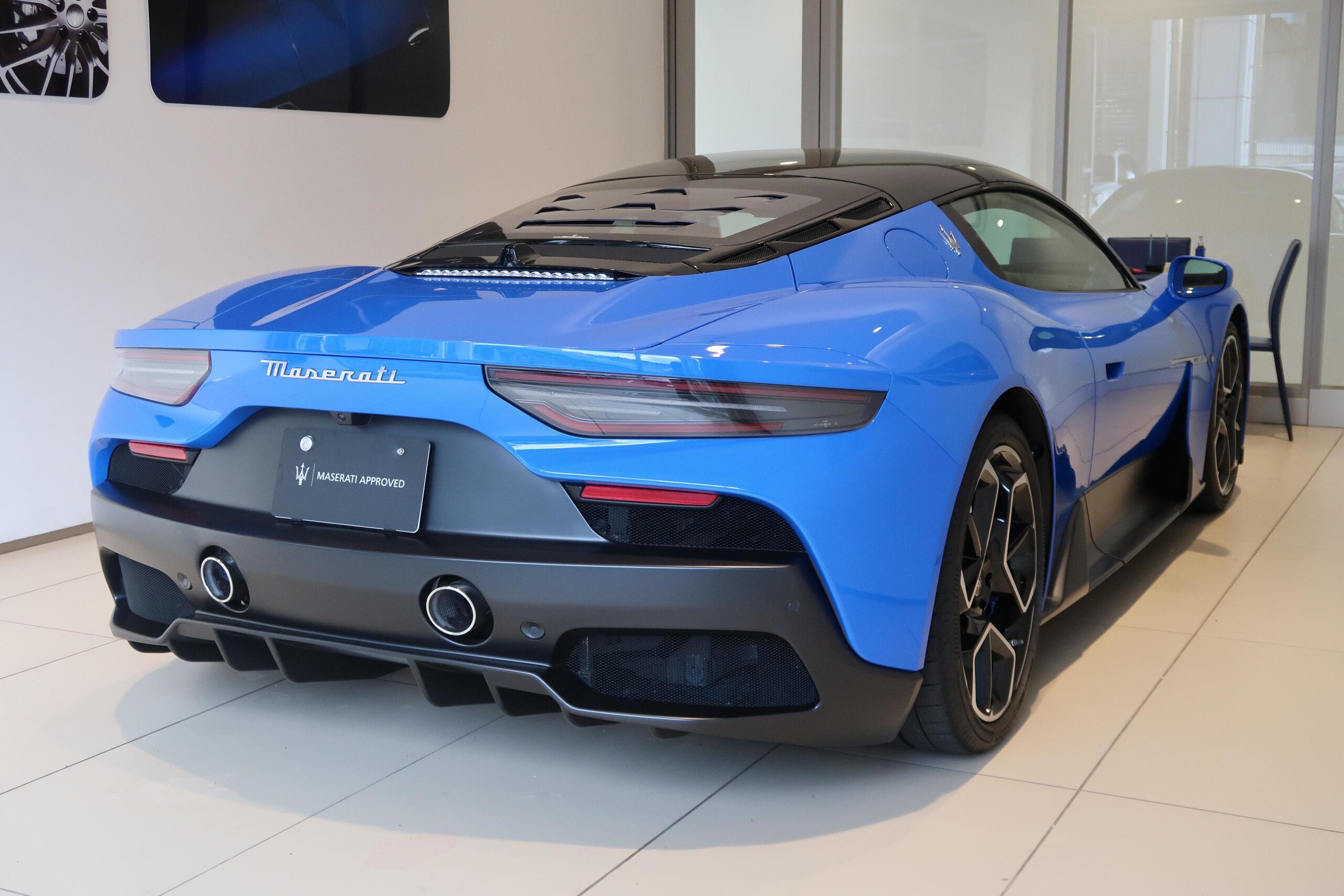 2022 Maserati MC20 — Photo 8 / 24