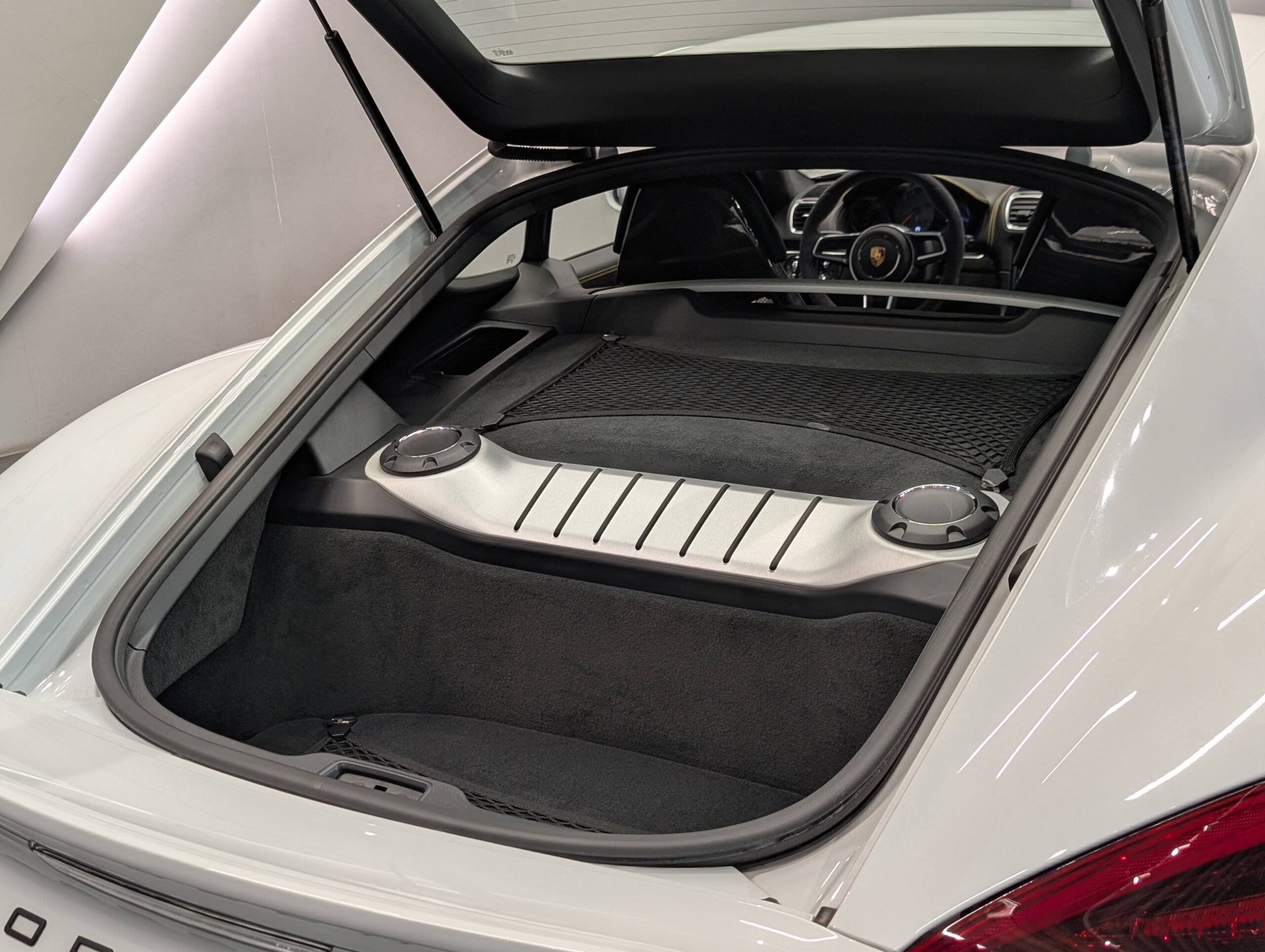 2016 Porsche Cayman GT4 — Photo 17 / 38