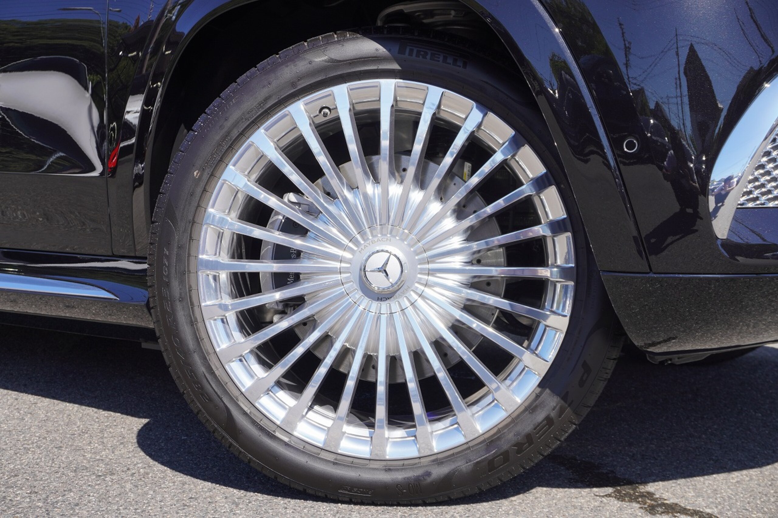 2023 Mercedes Benz Maybach GLS 600 4Matic — Photo 13 / 35