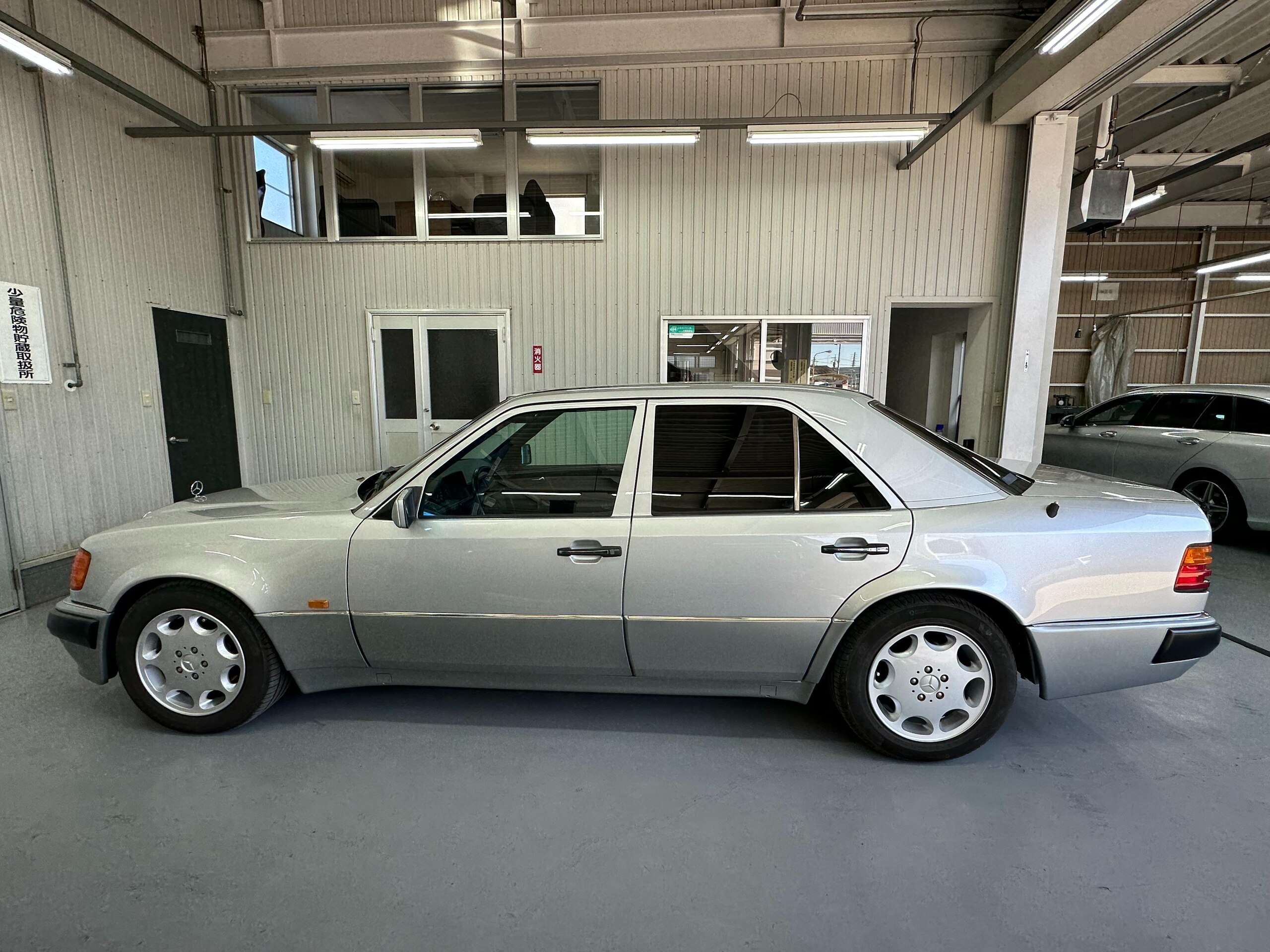 1993 Mercedes Benz 500E — Photo 7 / 22
