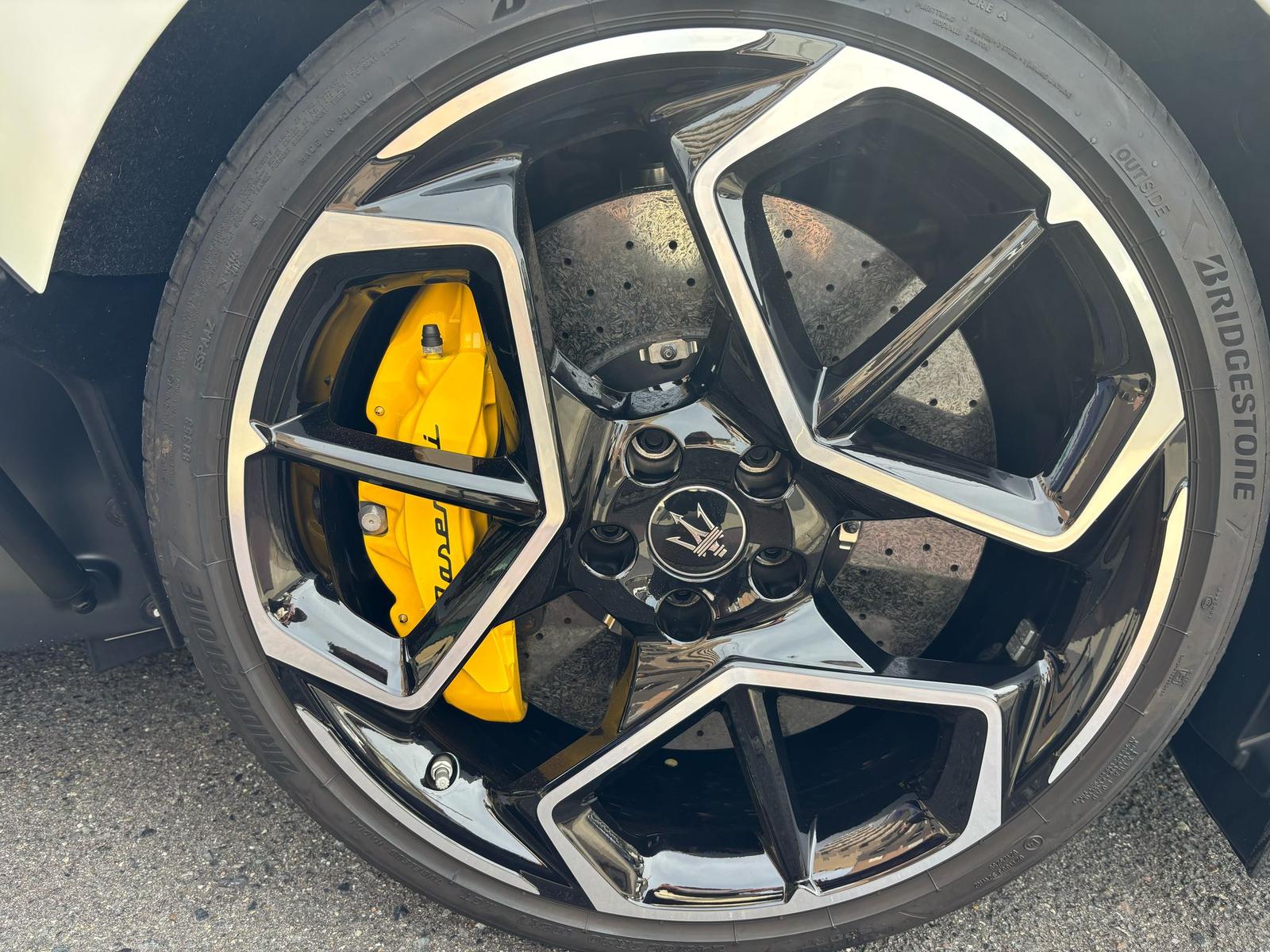 2022 Maserati MC20 — Photo 13 / 15