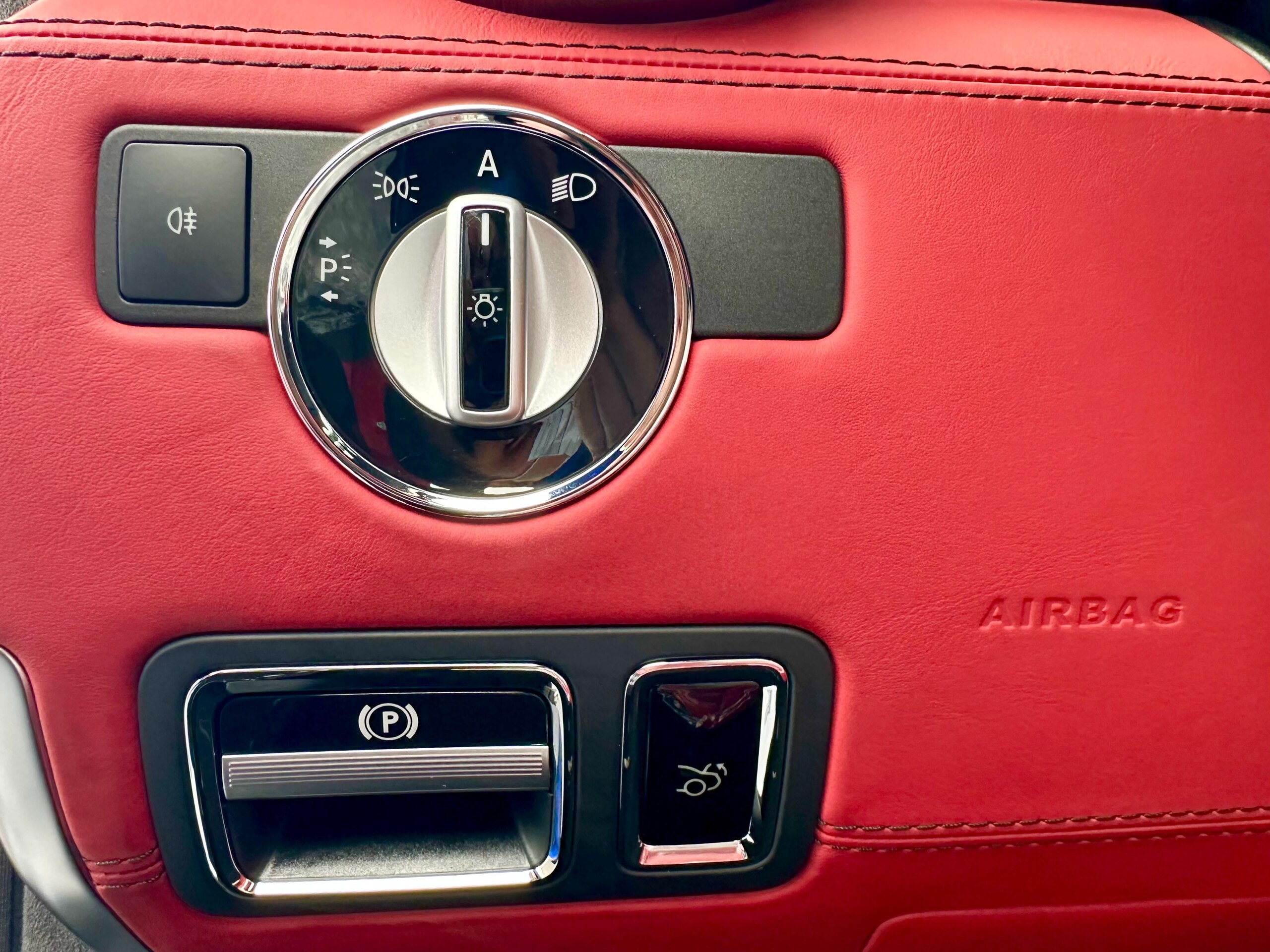 2010 Mercedes Benz SLS AMG — Photo 16 / 25