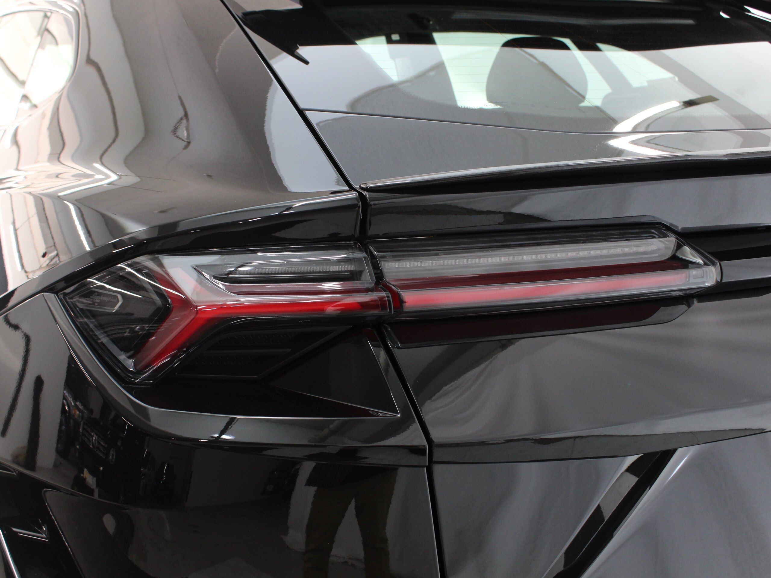 2024 Lamborghini Urus Performante — Photo 22 / 27
