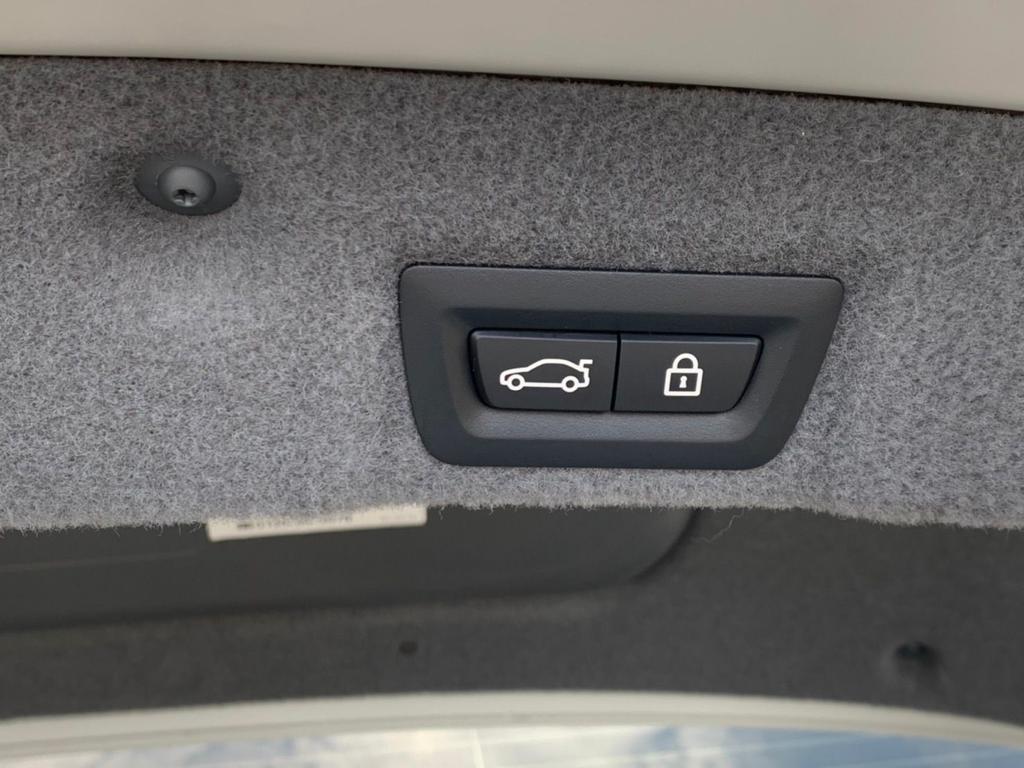 2015 BMW 740i M Sport — Photo 25 / 27