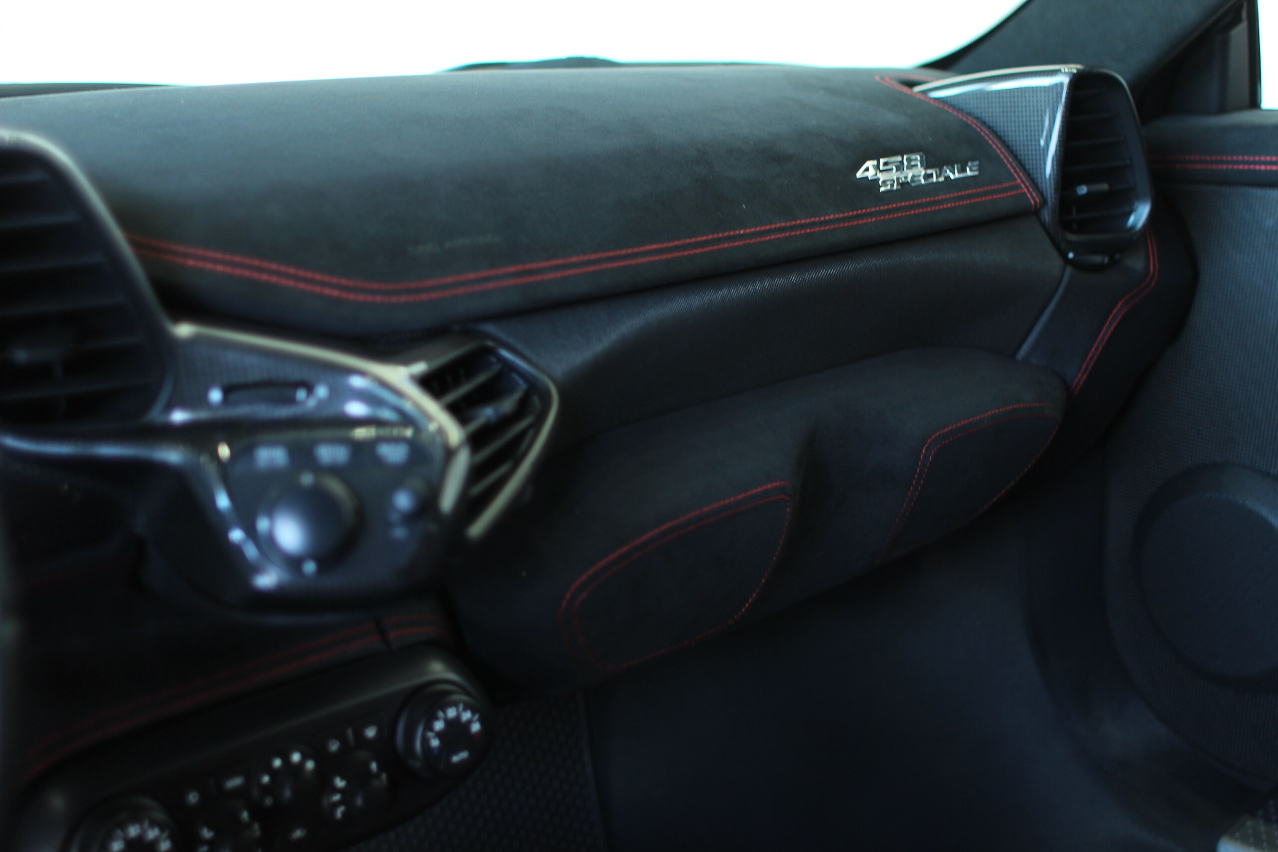 2014 Ferrari 458 Speciale — Photo 11 / 25