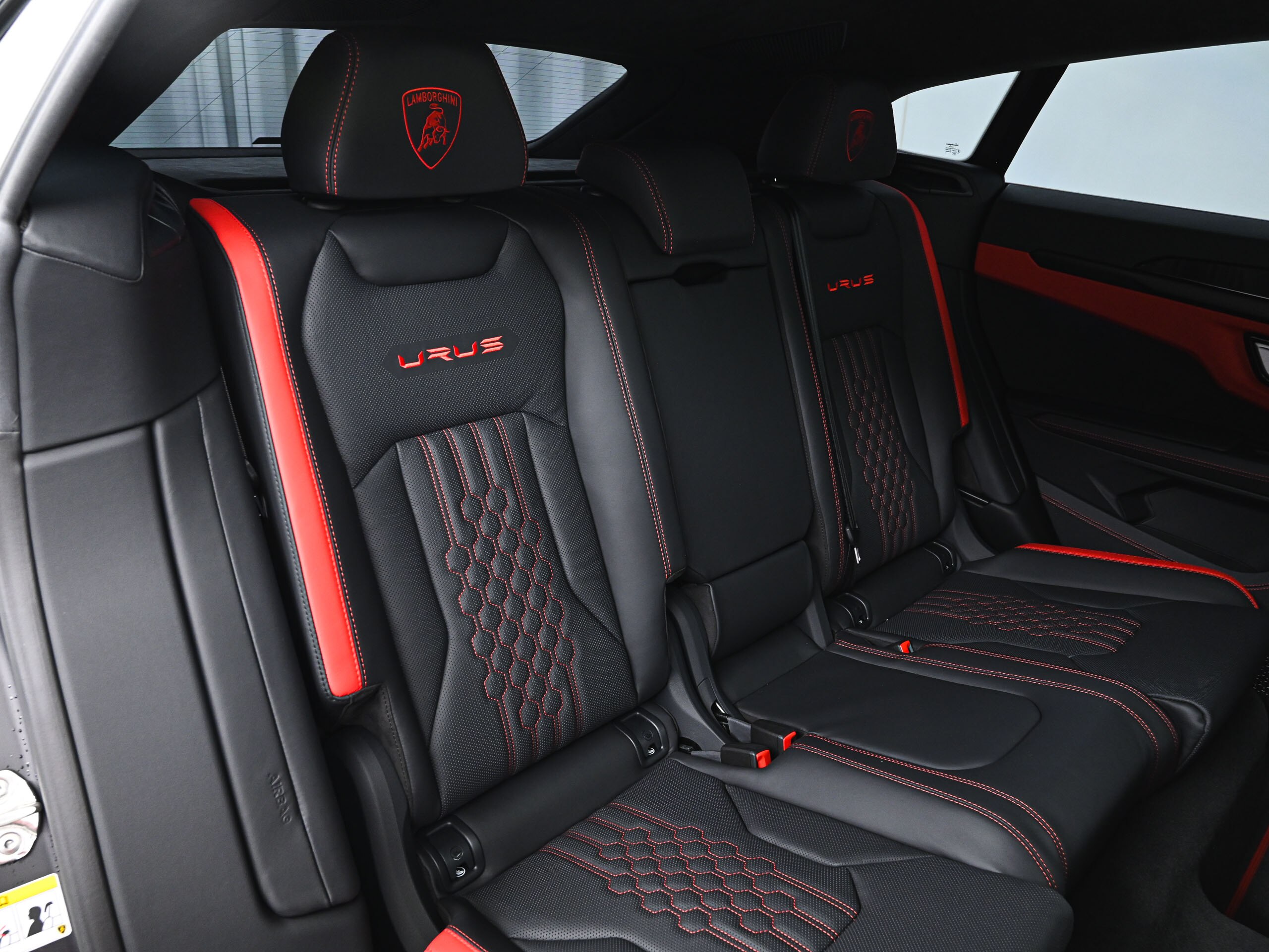 2025 Lamborghini Urus S — Photo 20 / 25