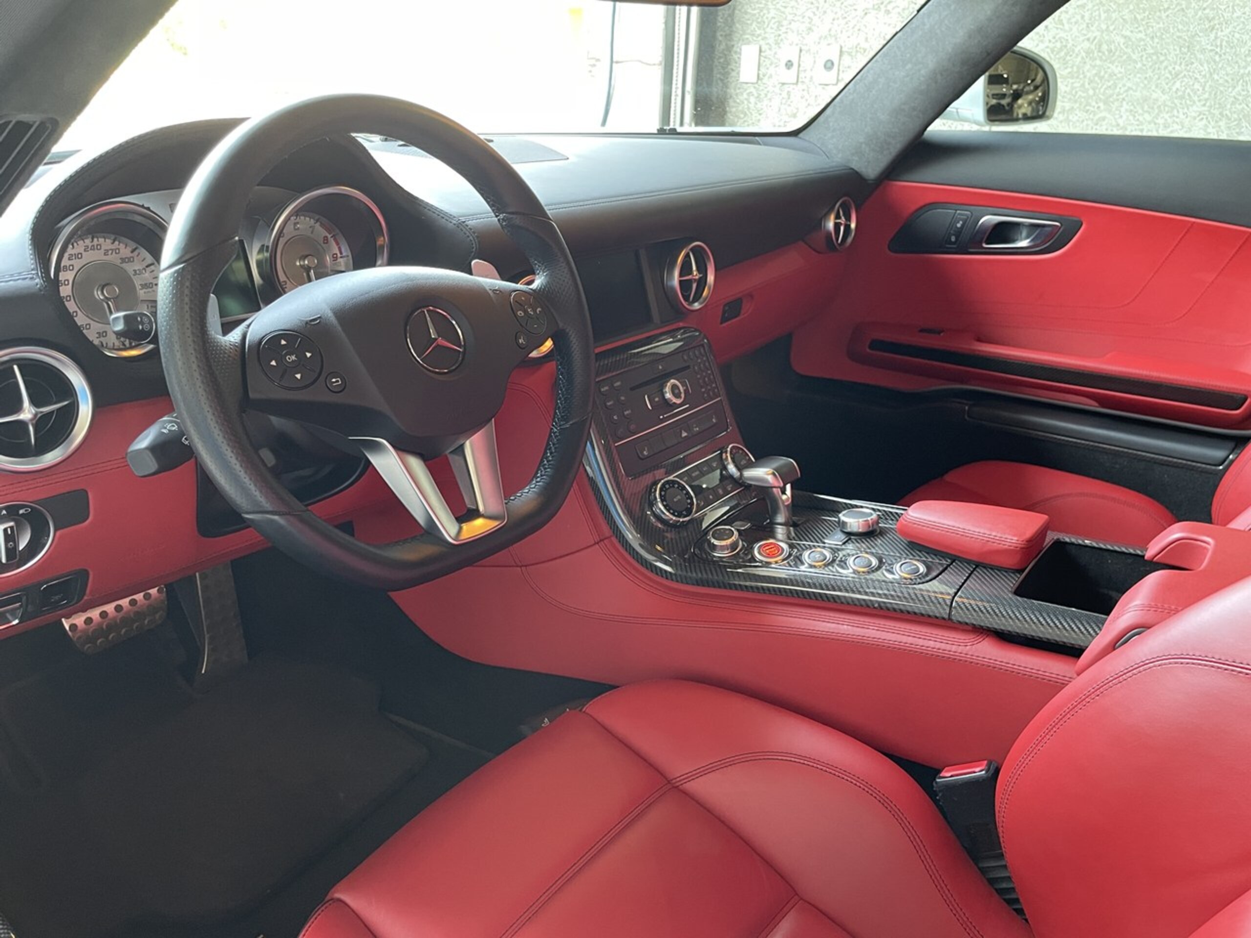 2011 Mercedes Benz SLS AMG — Photo 9 / 23