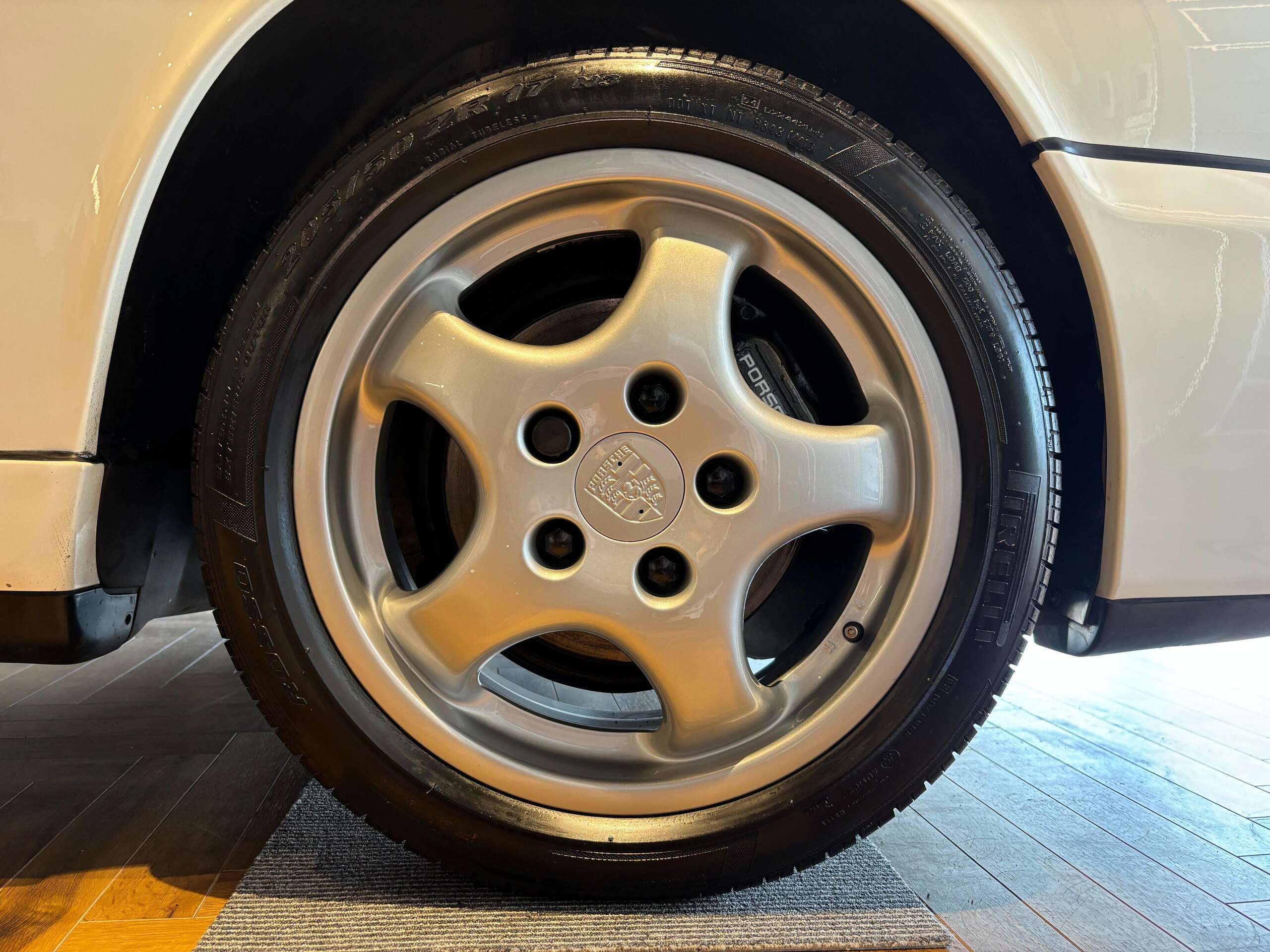1991 Porsche 911 Carrera 2 — Photo 17 / 19