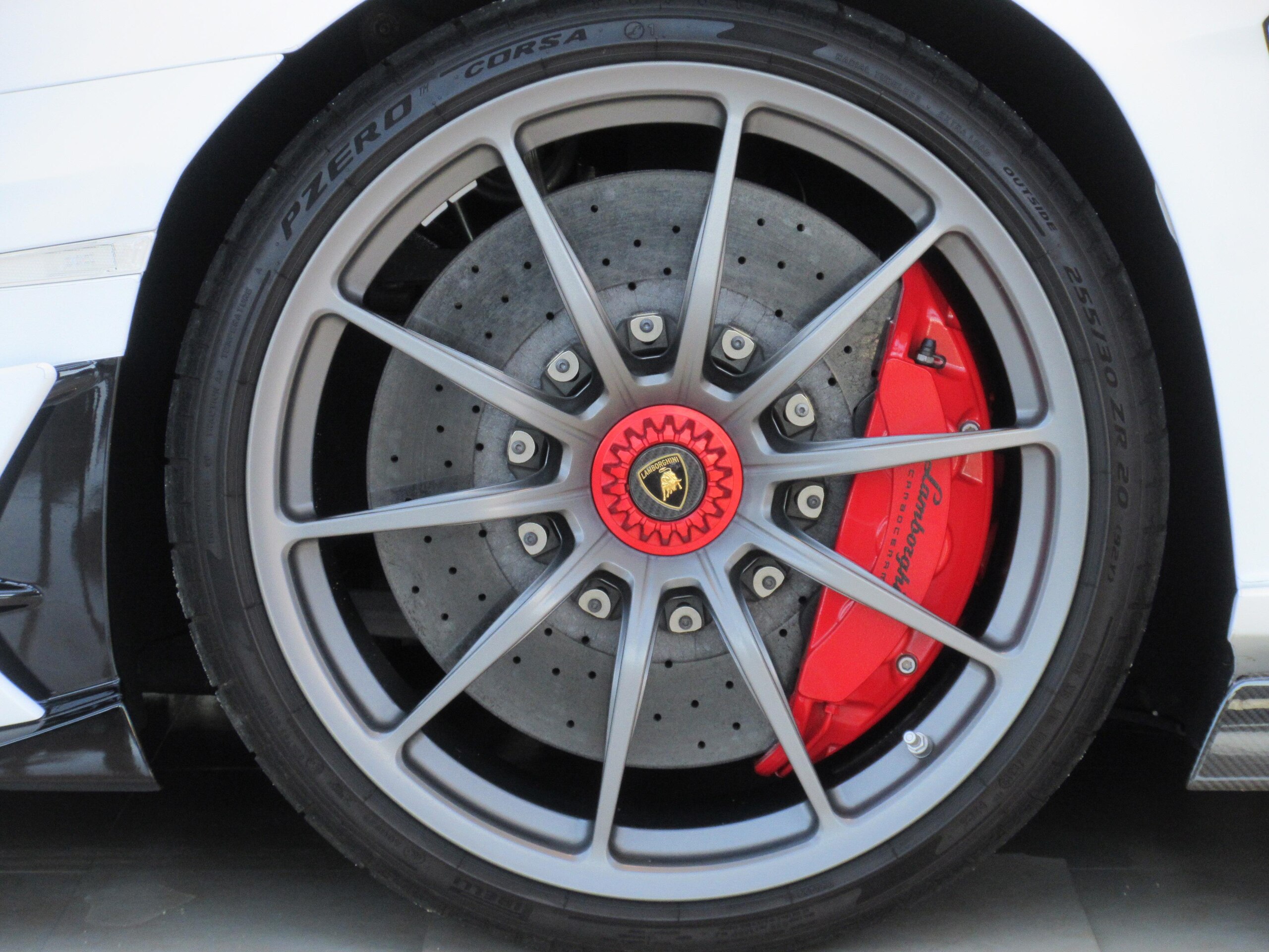 2019 Lamborghini Aventador SVJ — Photo 16 / 16