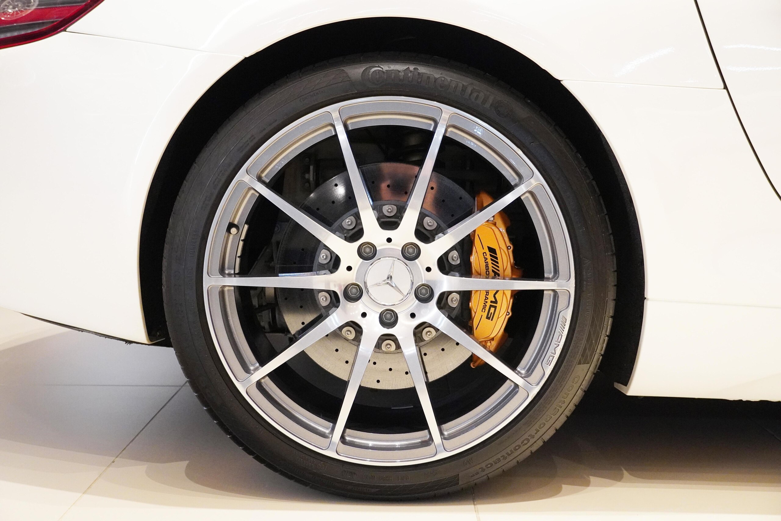 2010 Mercedes Benz SLS AMG — Photo 17 / 19