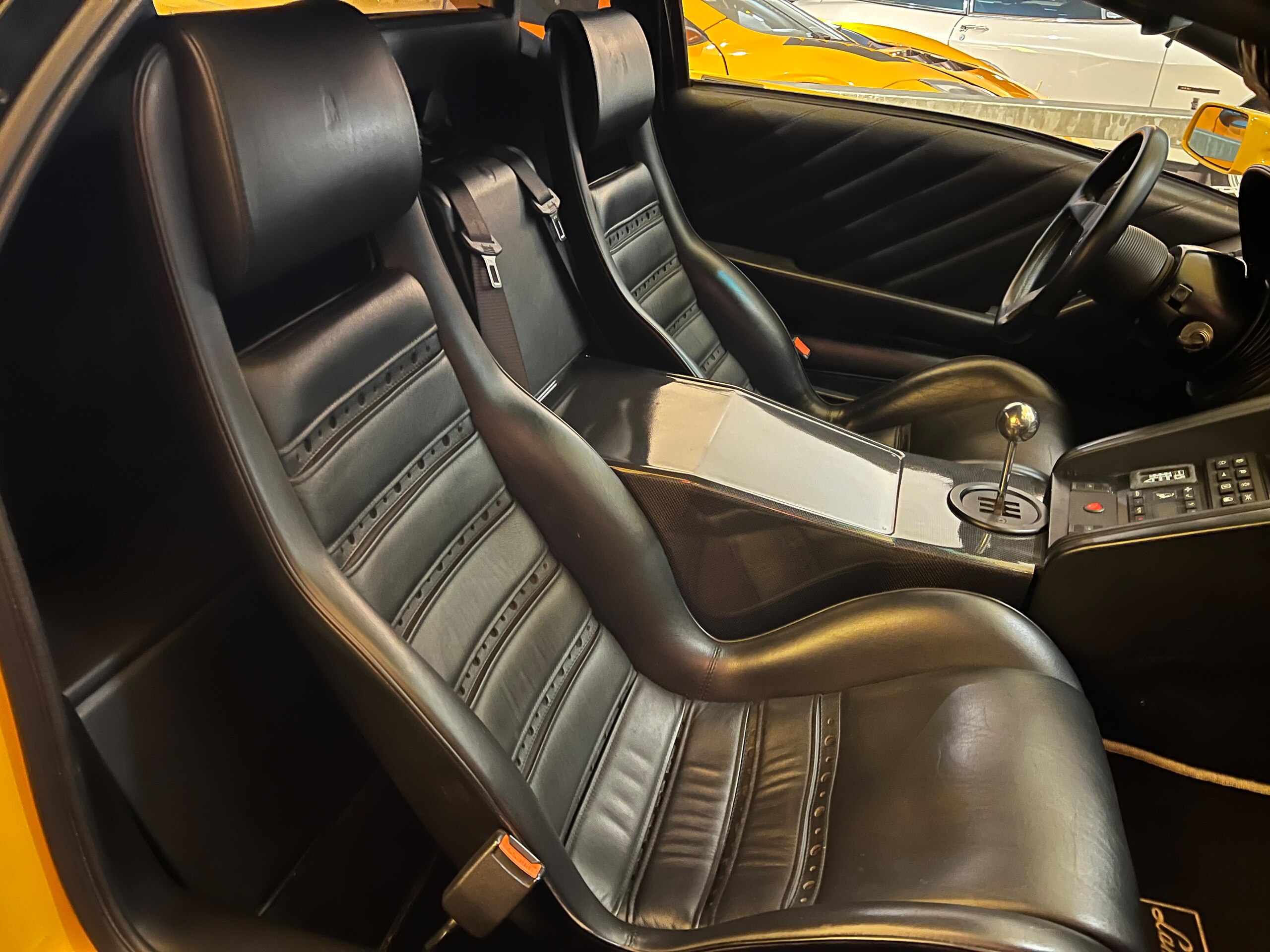 1993 Lamborghini Diablo VT — Photo 11 / 14