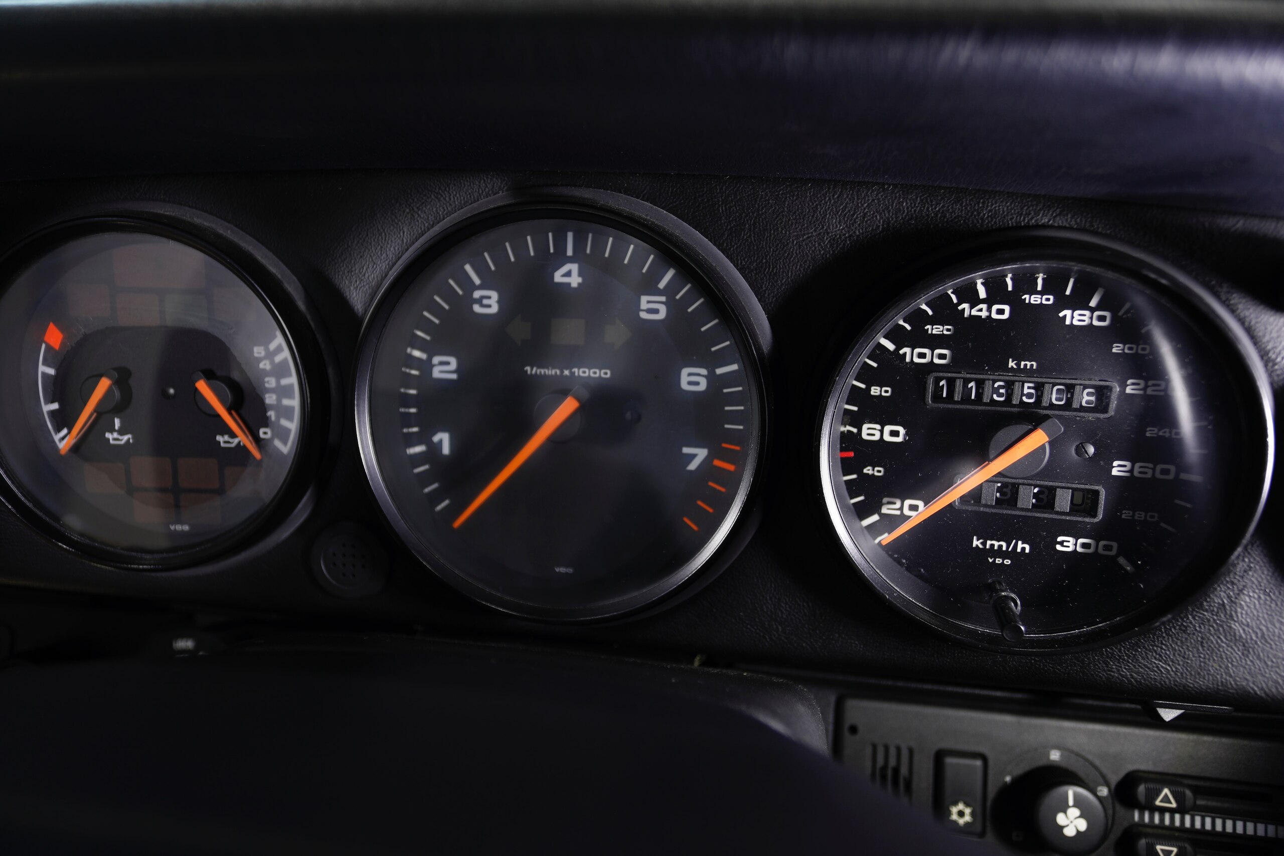1992 Porsche 911 Carrera 2 — Photo 9 / 21