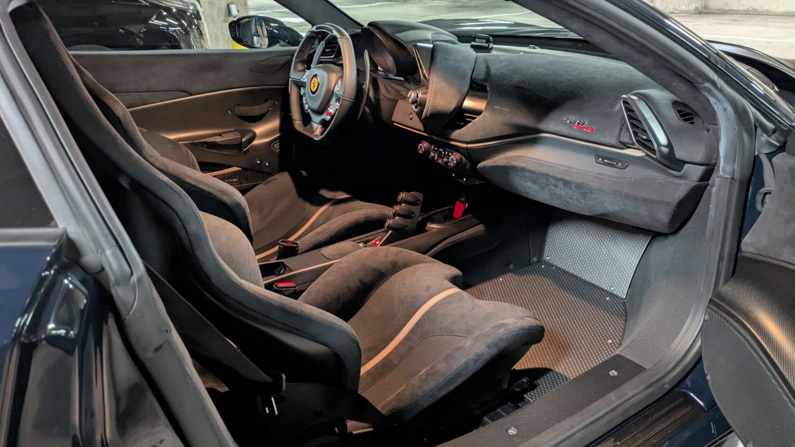 2019 Ferrari 488 Pista — Photo 10 / 24