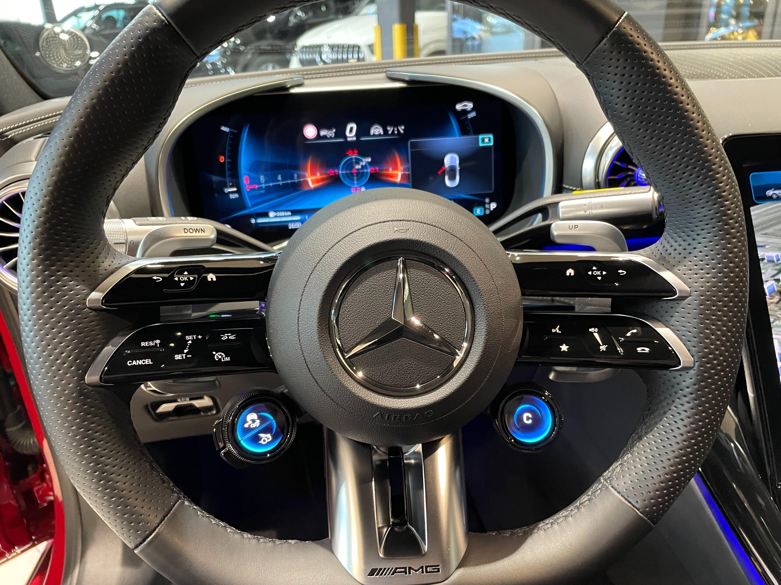 2024 Mercedes Benz SL43 AMG — Photo 9 / 16