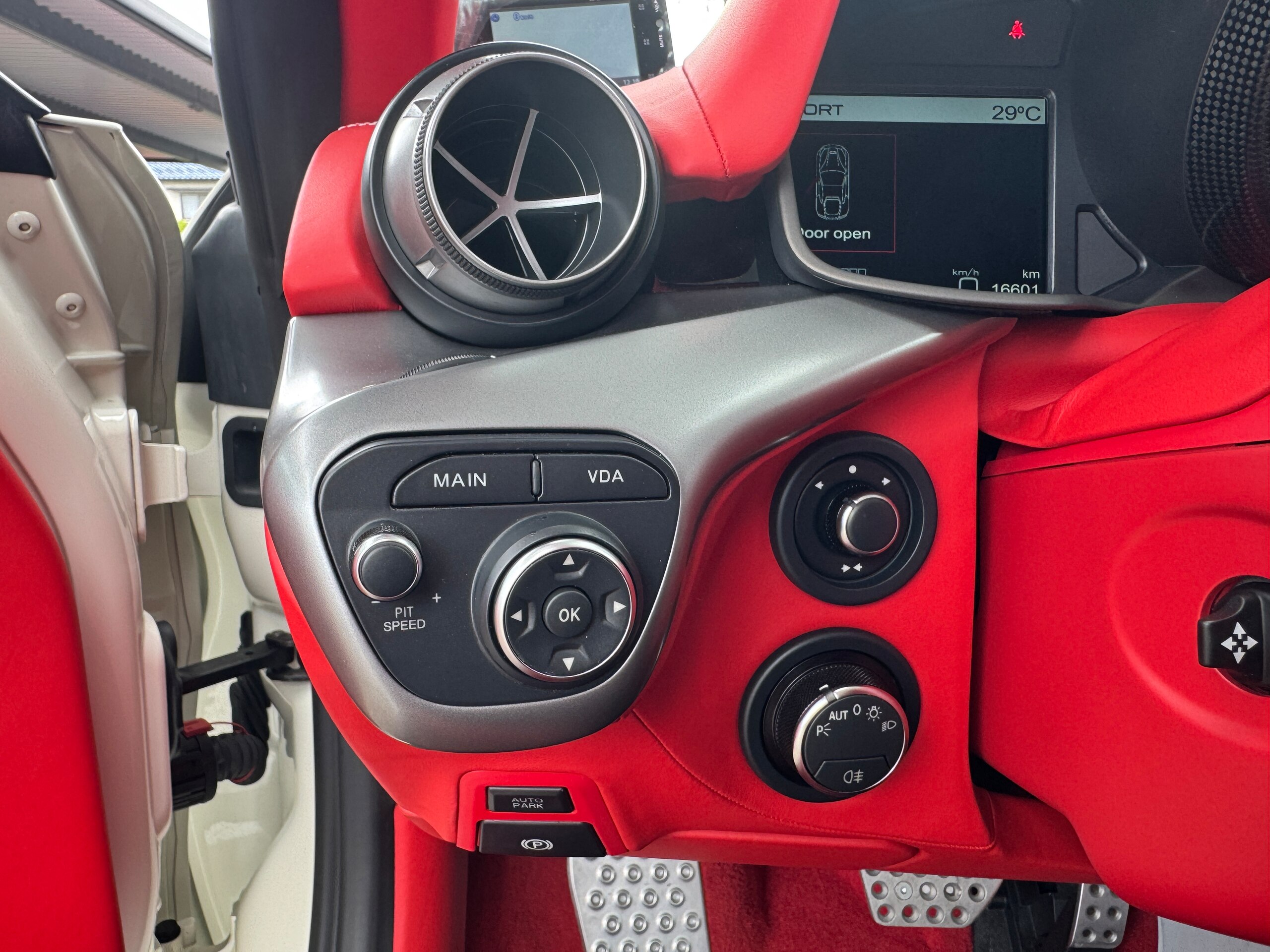2014 Ferrari F12 Berlinetta — Photo 16 / 54