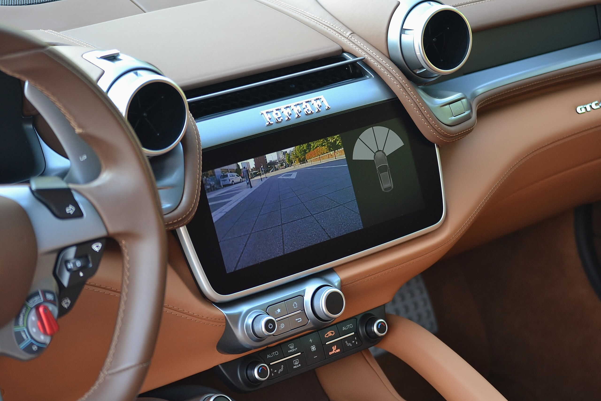 2019 Ferrari GTC4Lusso — Photo 8 / 34