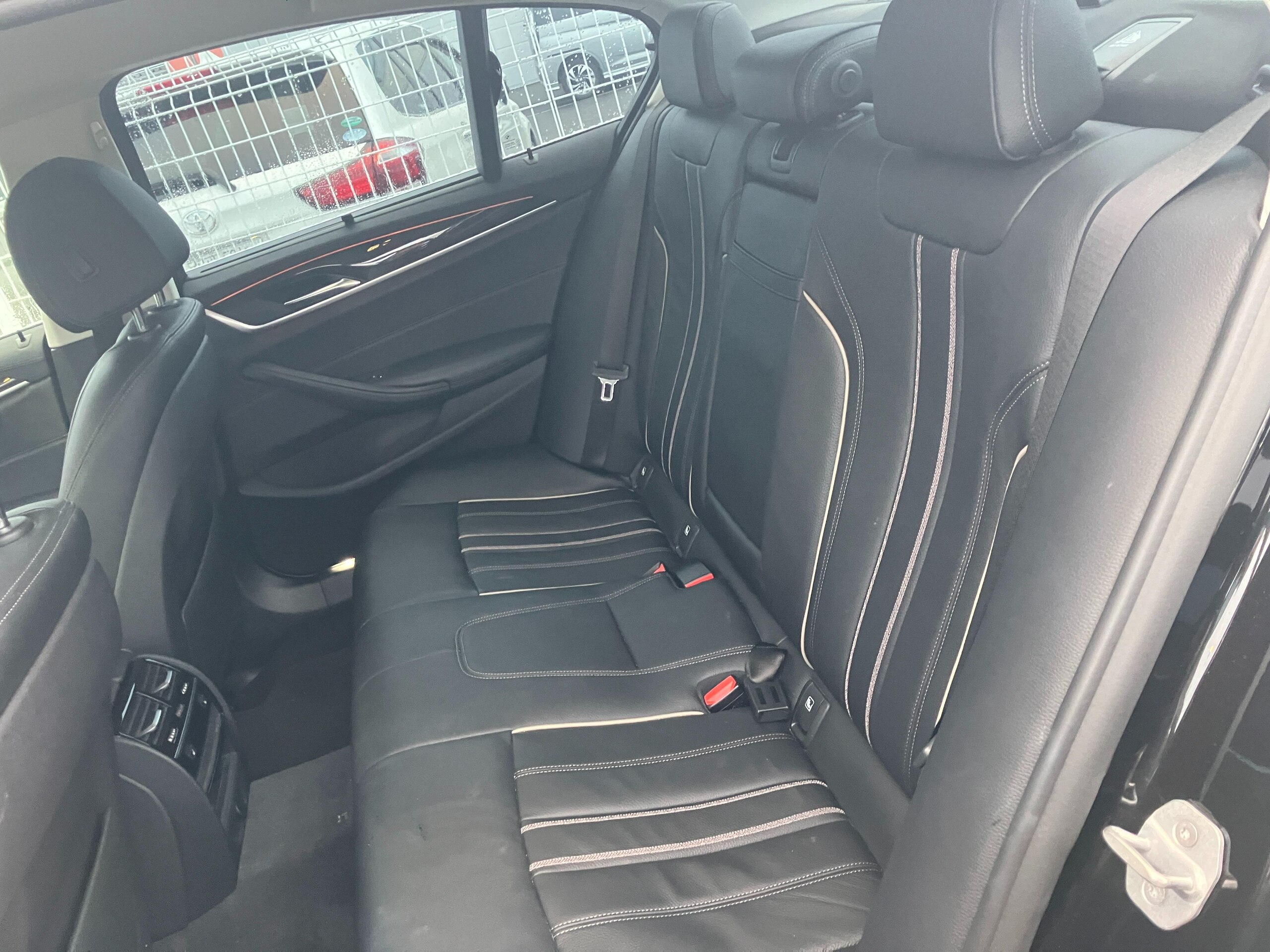 2017 BMW 530i Luxury — Photo 17 / 21