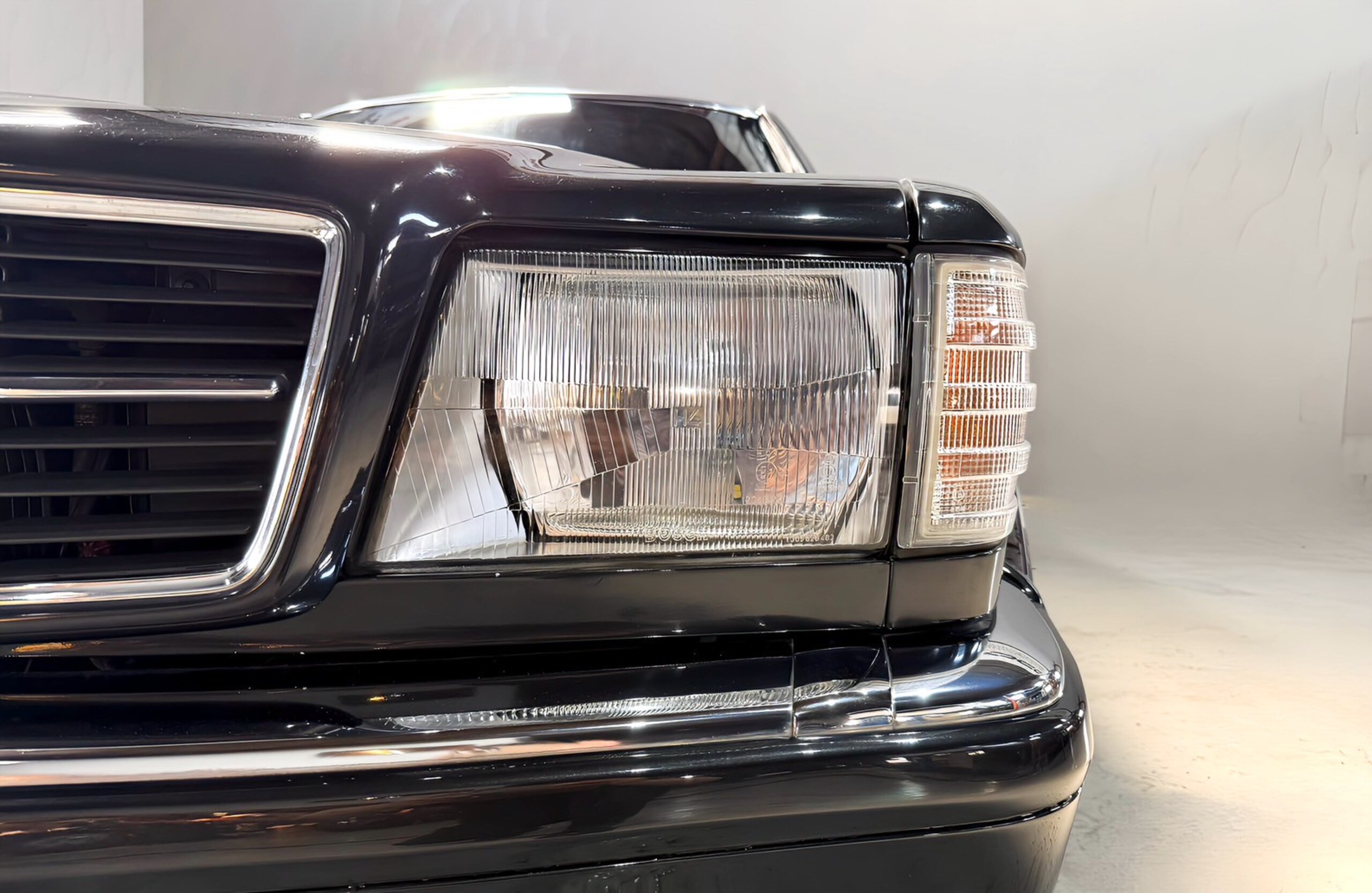 1991 Mercedes Benz 560SEC — Photo 8 / 21