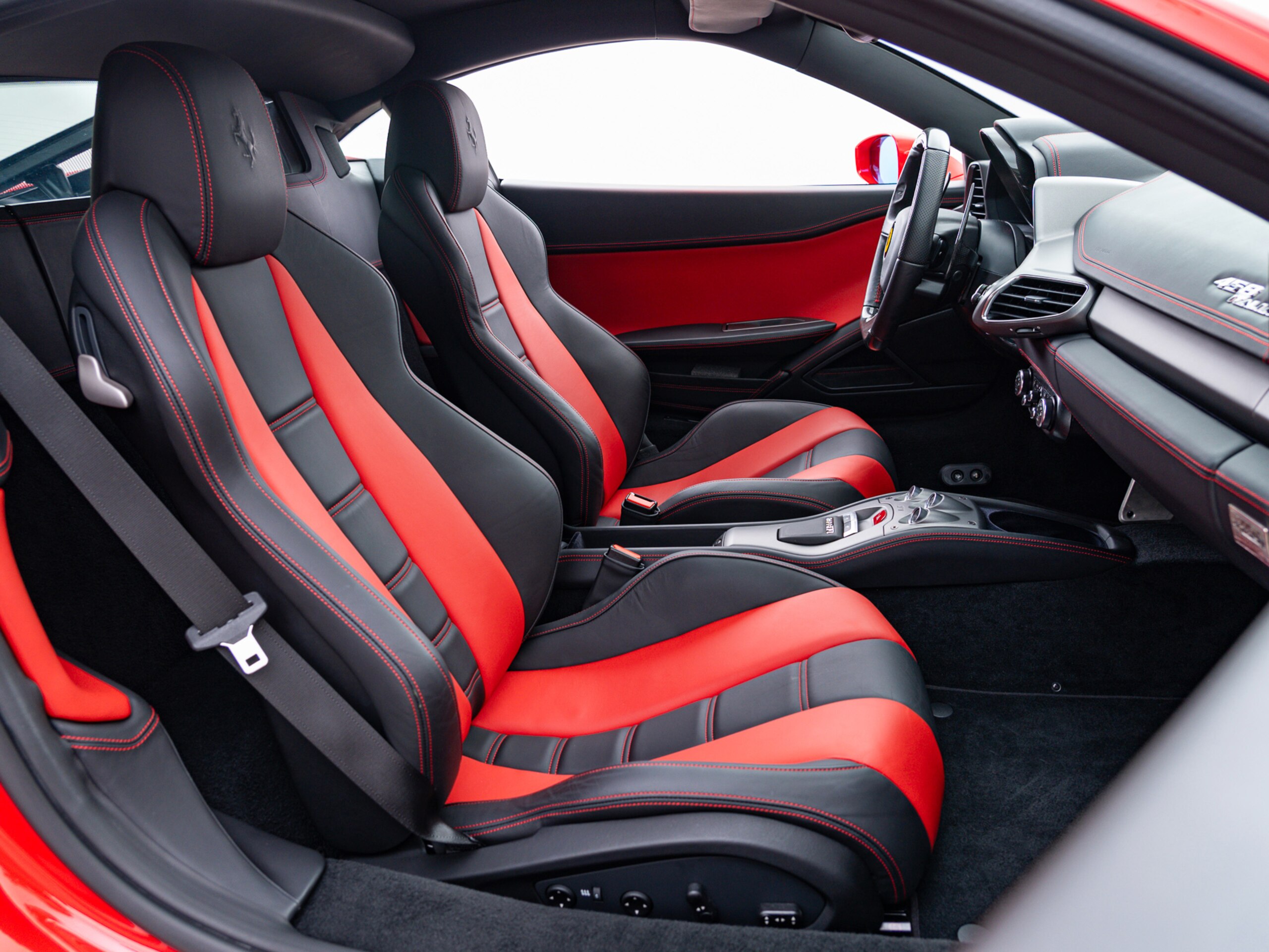 2011 Ferrari 458 Italia F1 DCT — Photo 16 / 21