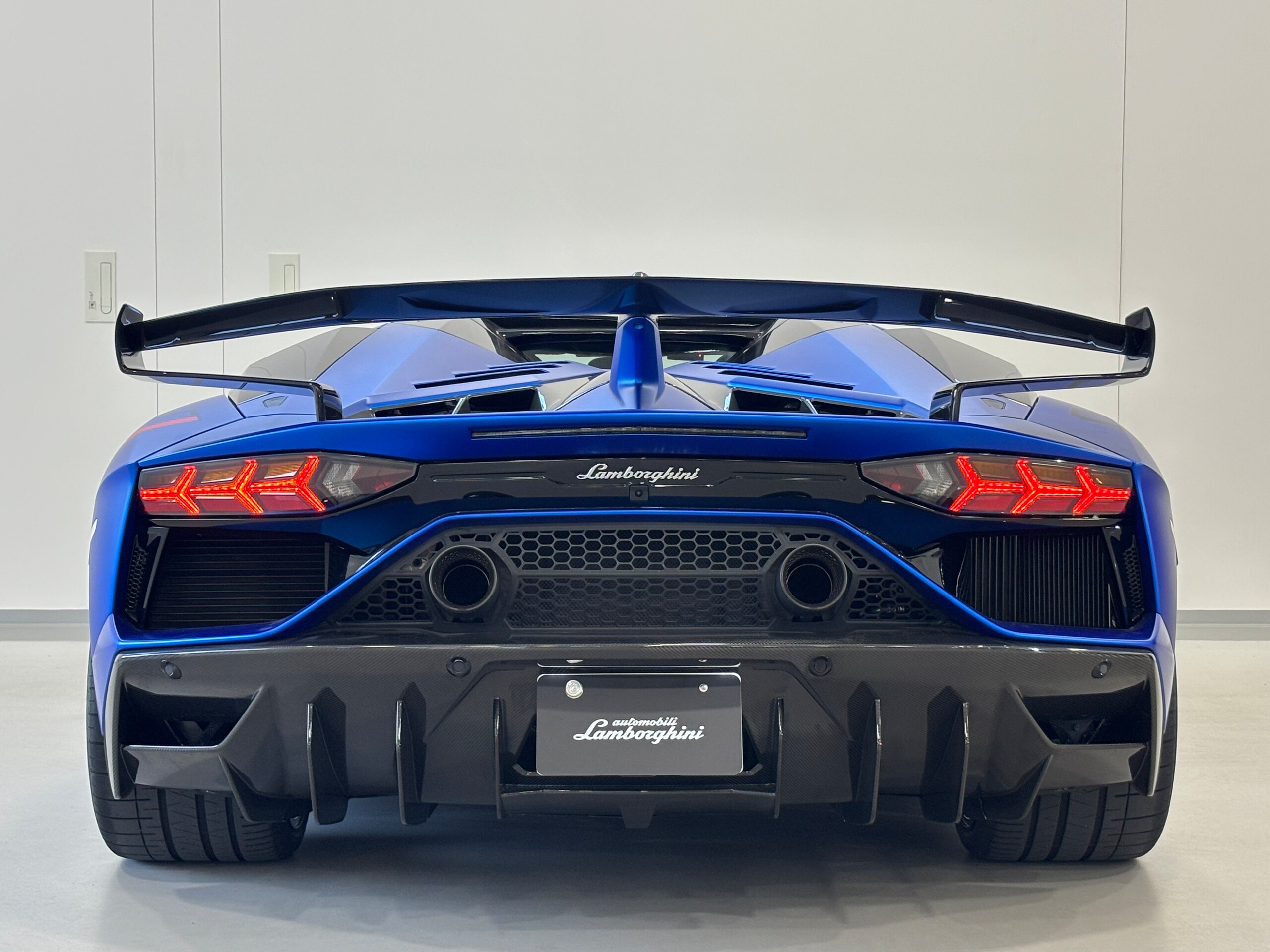 2020 Lamborghini Aventador SVJ Roadster — Photo 15 / 40
