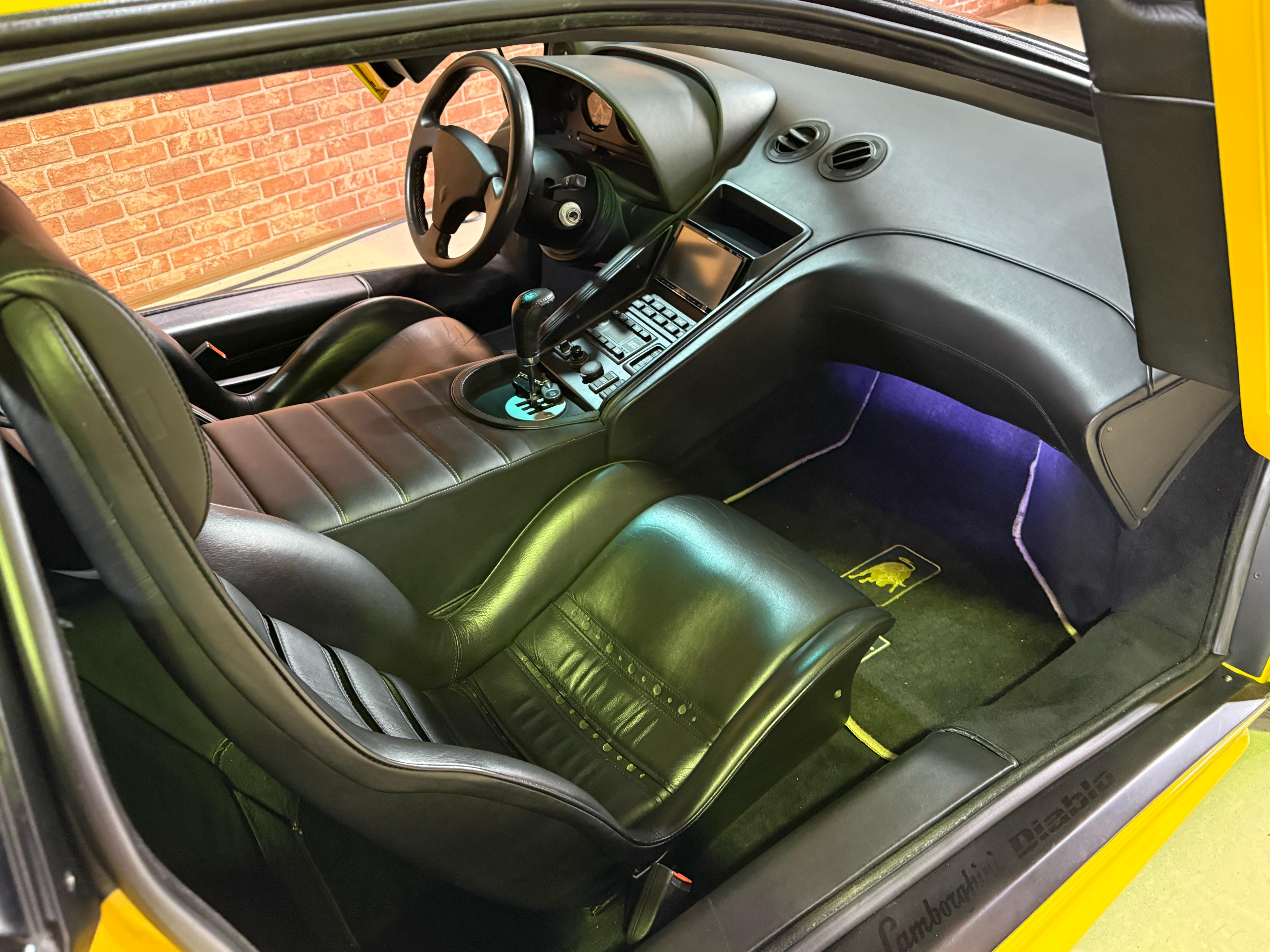 1993 Lamborghini Diablo VT — Photo 6 / 13
