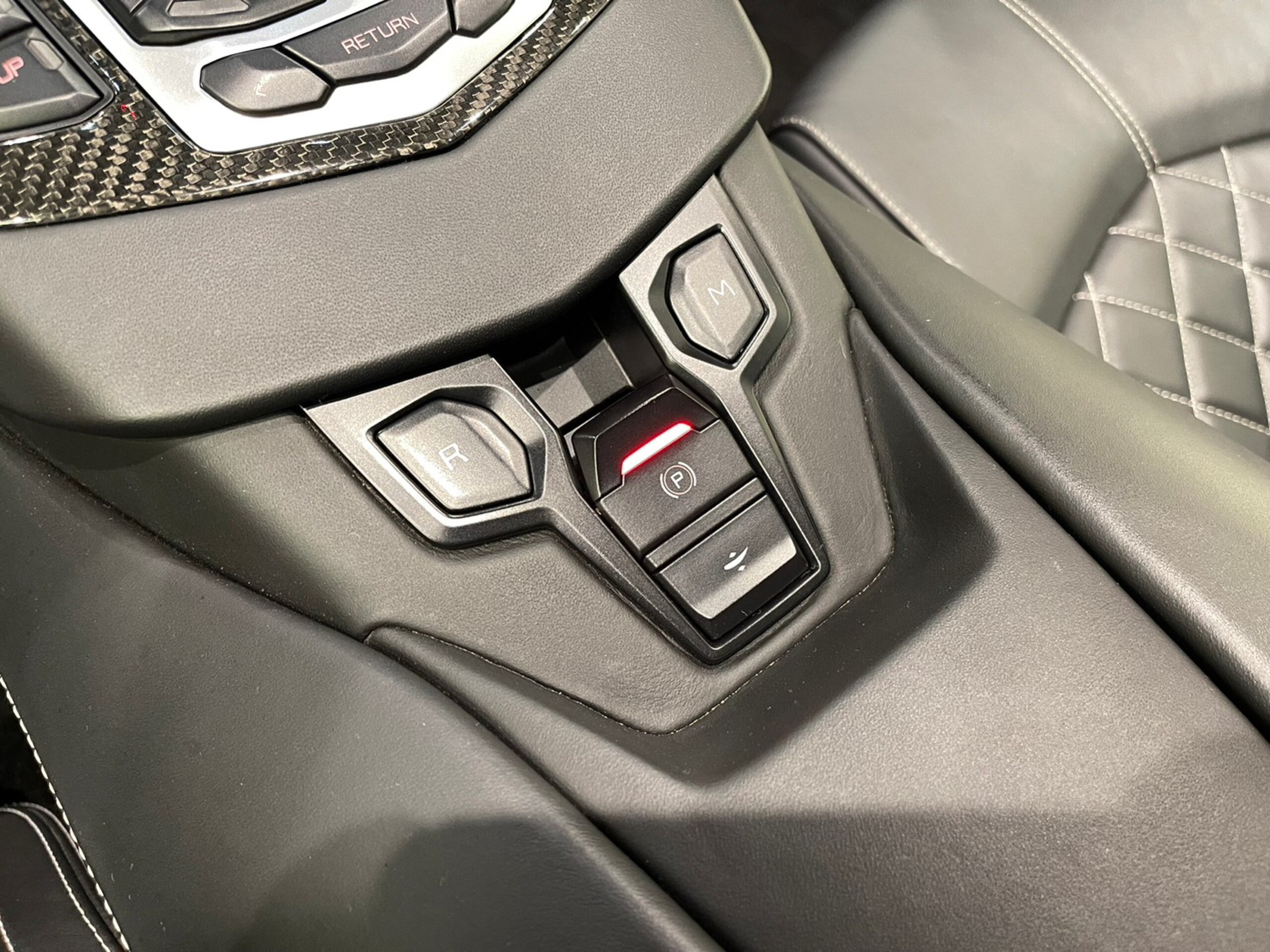 2015 Lamborghini Aventador Roadster — Photo 13 / 20