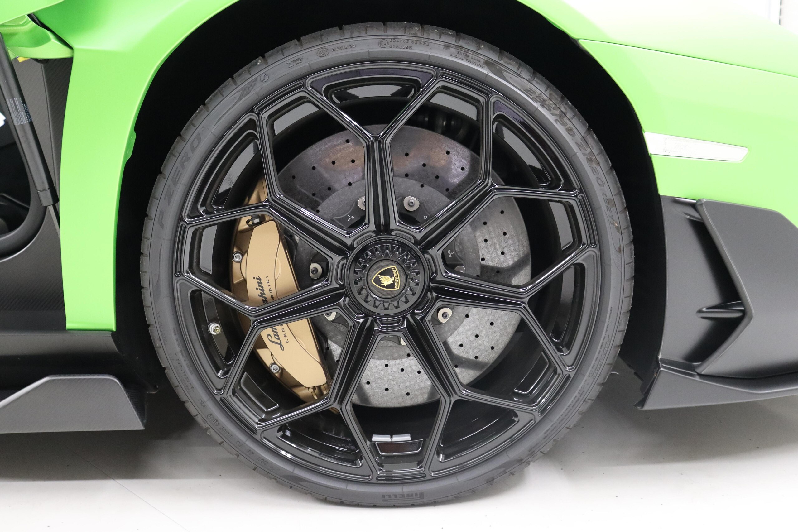 2019 Lamborghini Aventador SVJ — Photo 26 / 28