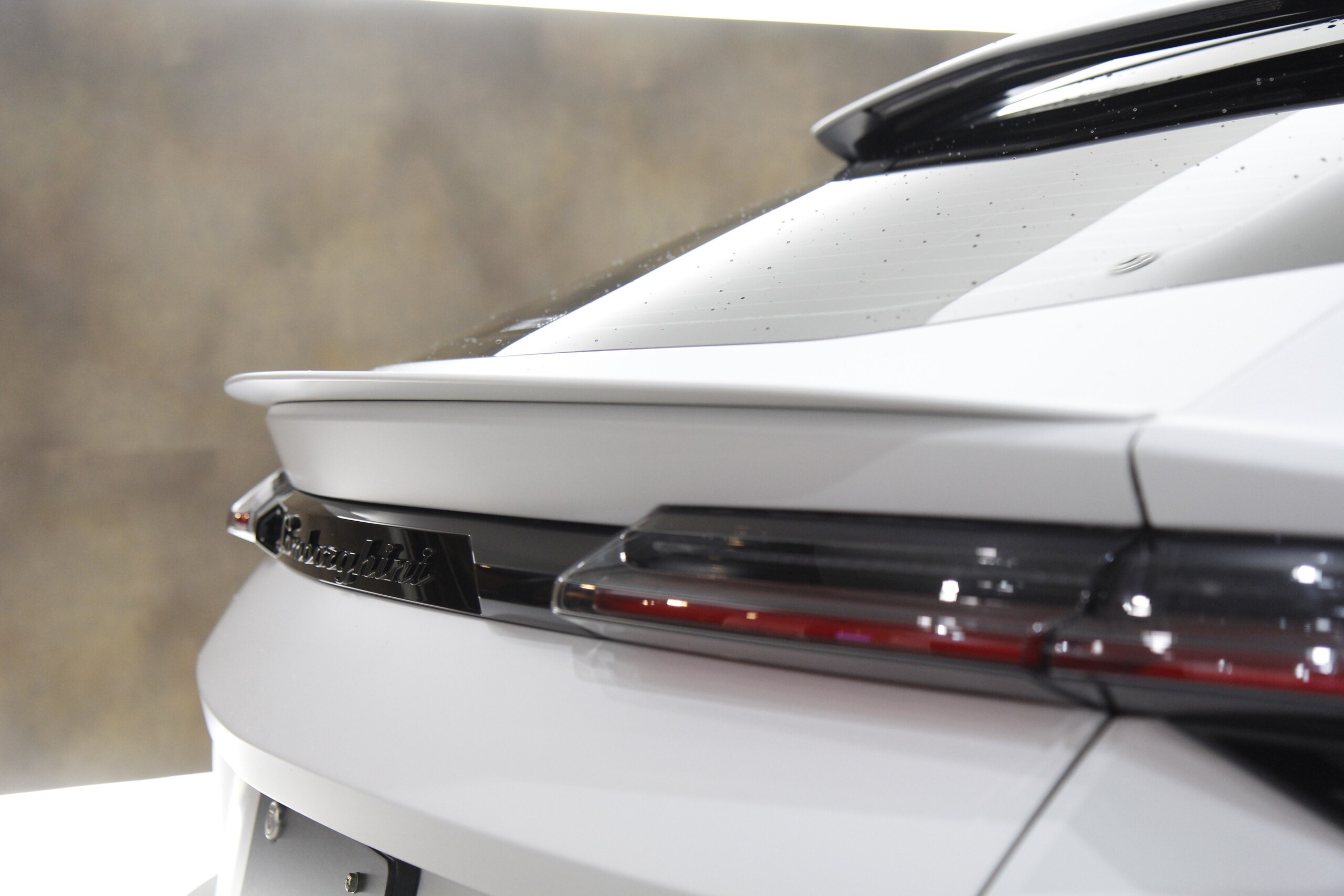 2023 Lamborghini Urus — Photo 6 / 24
