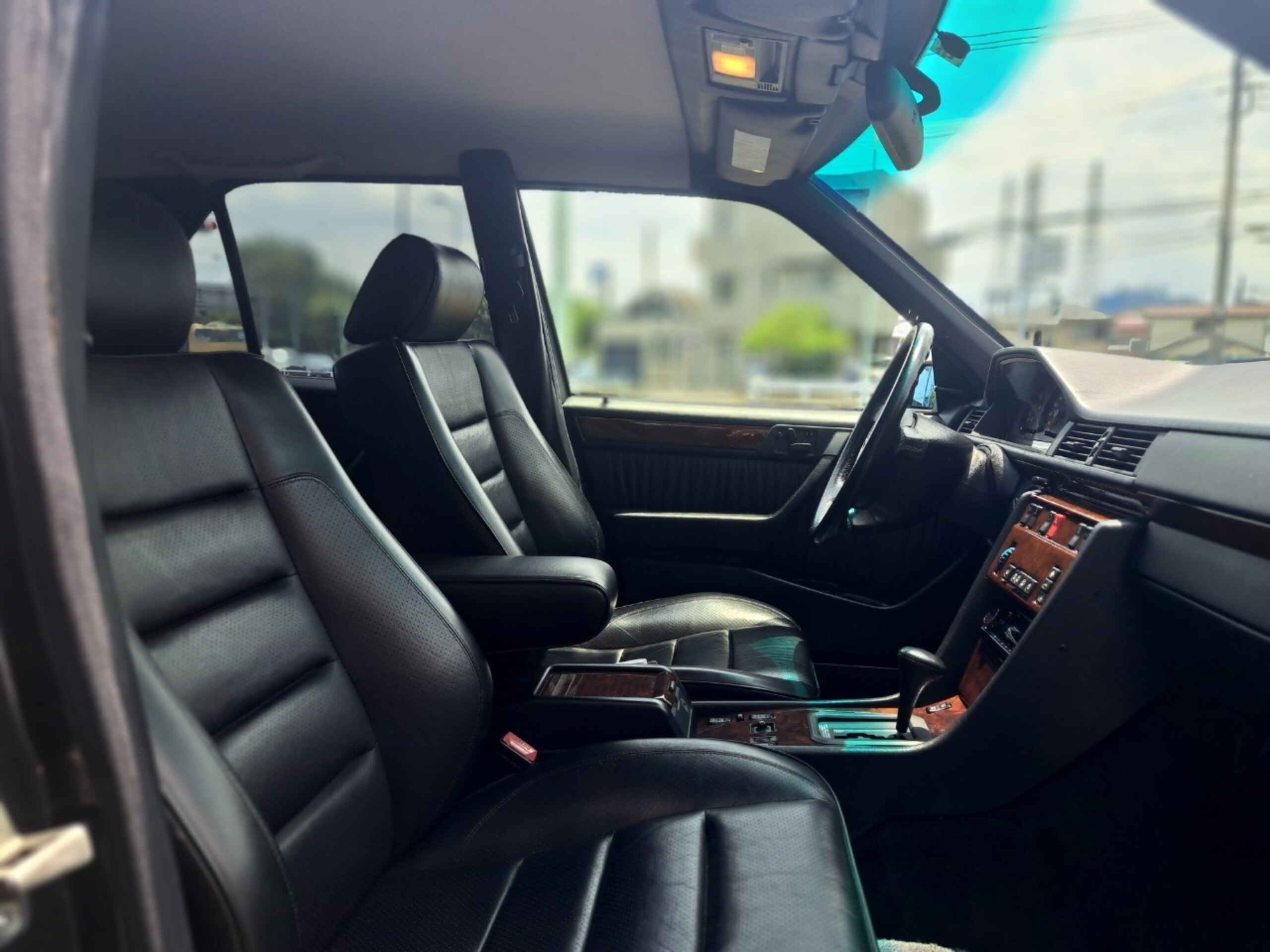 1992 Mercedes Benz E500 — Photo 10 / 17