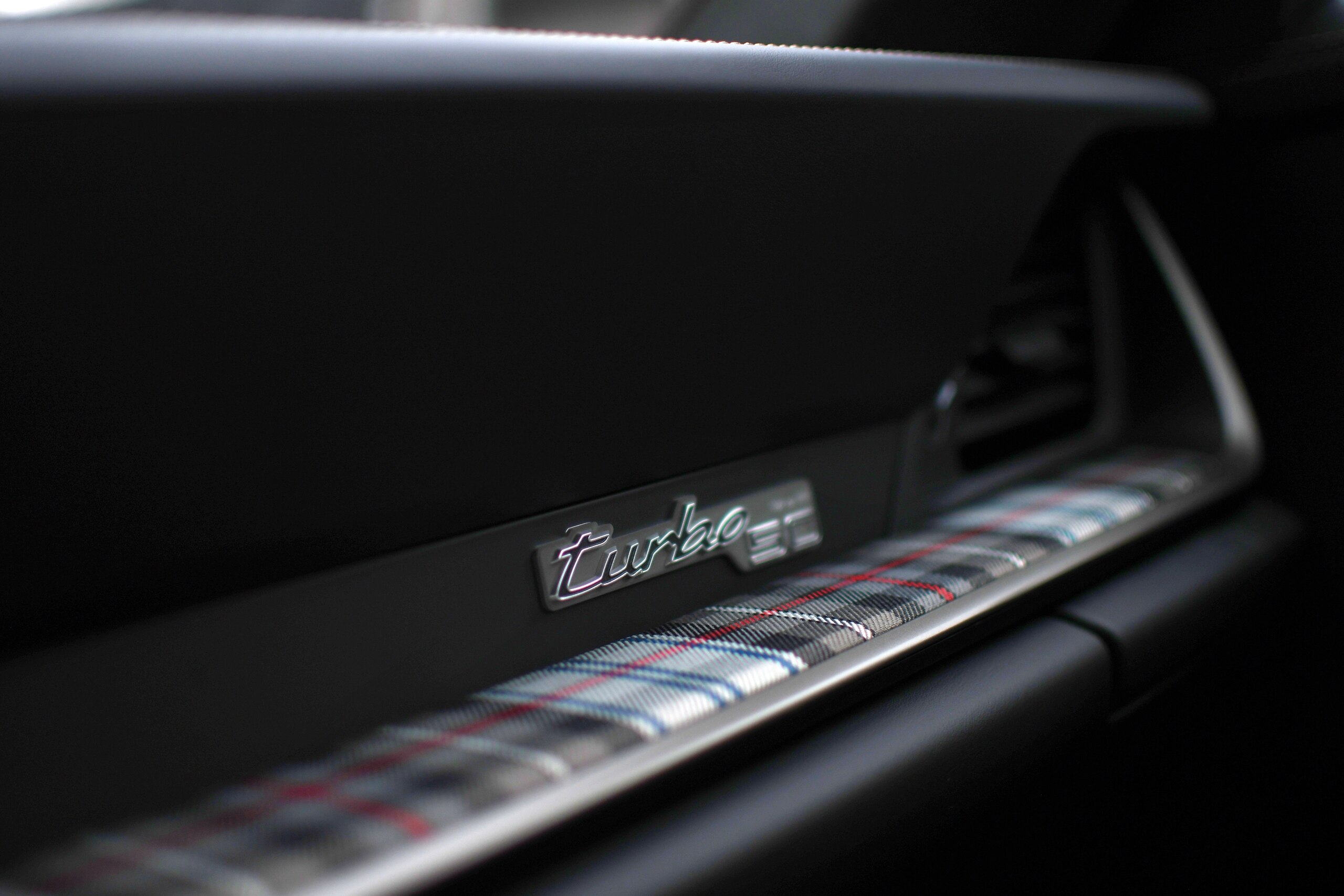 2025 Porsche 911 Turbo — Photo 20 / 44