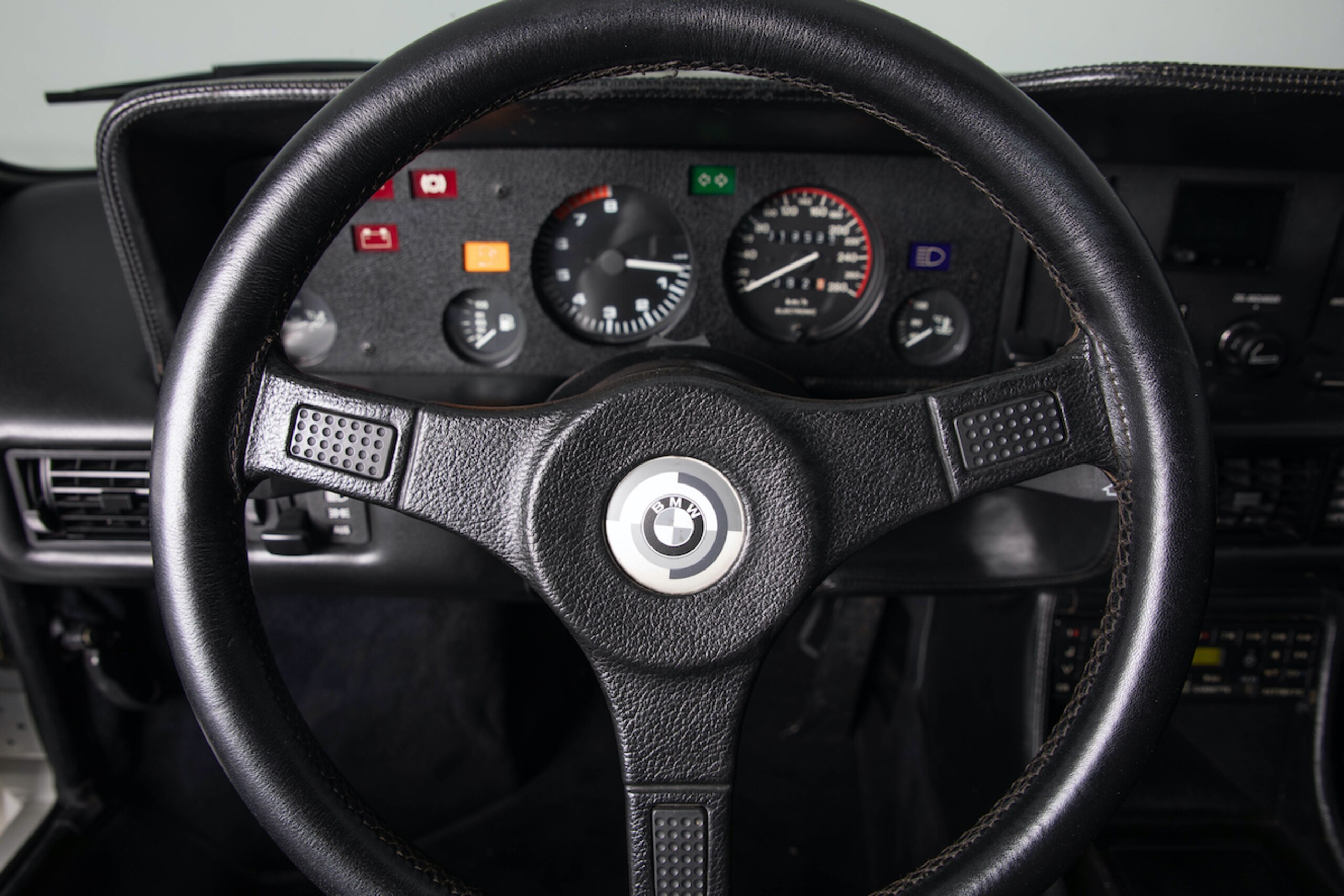 1981 BMW M1 — Photo 19 / 33