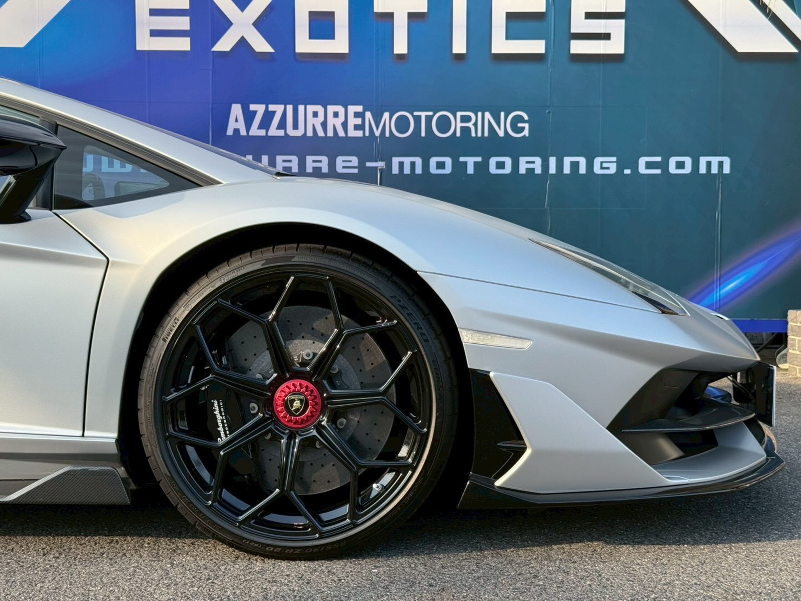 2019 Lamborghini Aventador SVJ — Photo 25 / 41