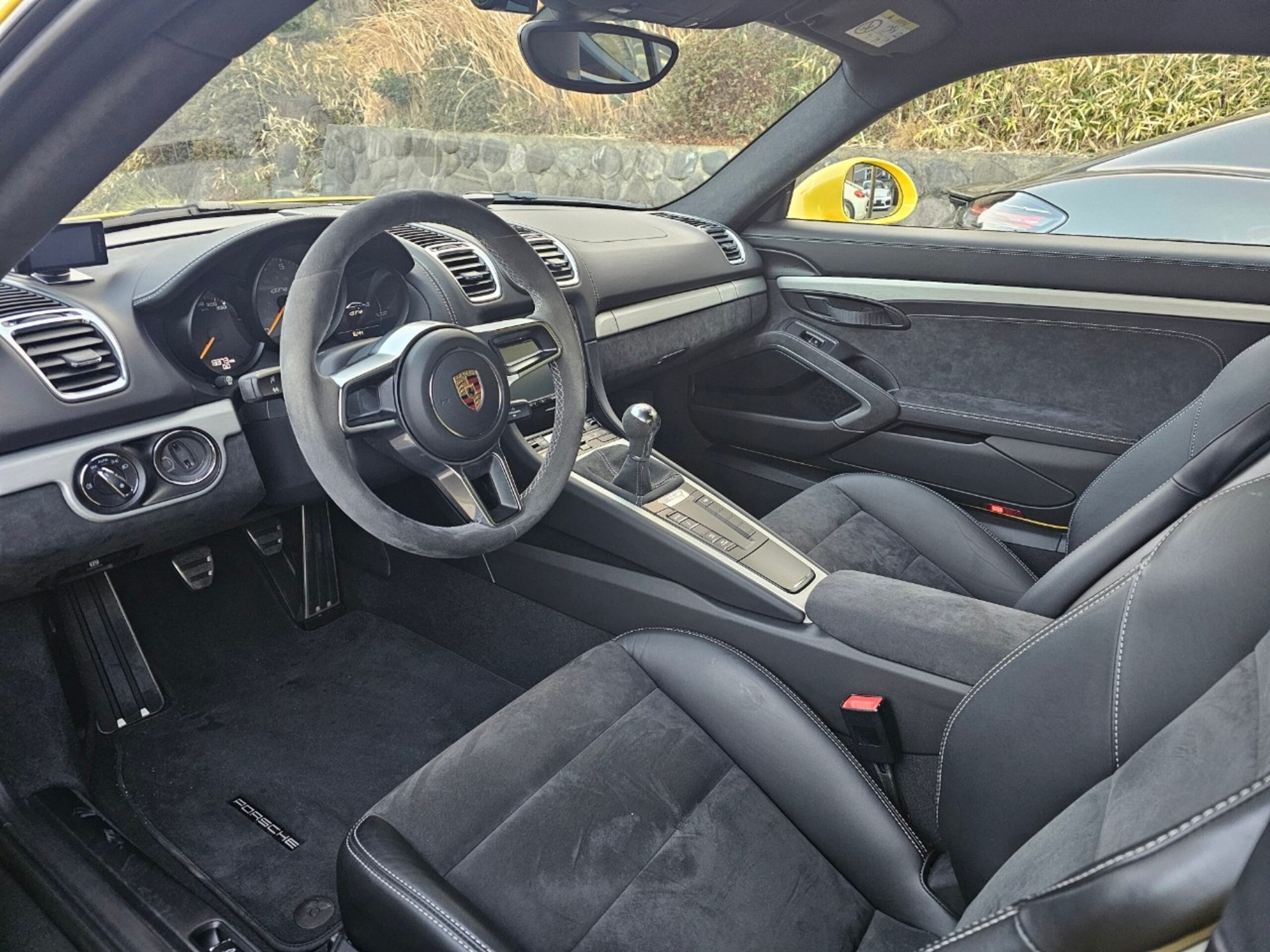 2015 Porsche Cayman GT4 — Photo 8 / 20
