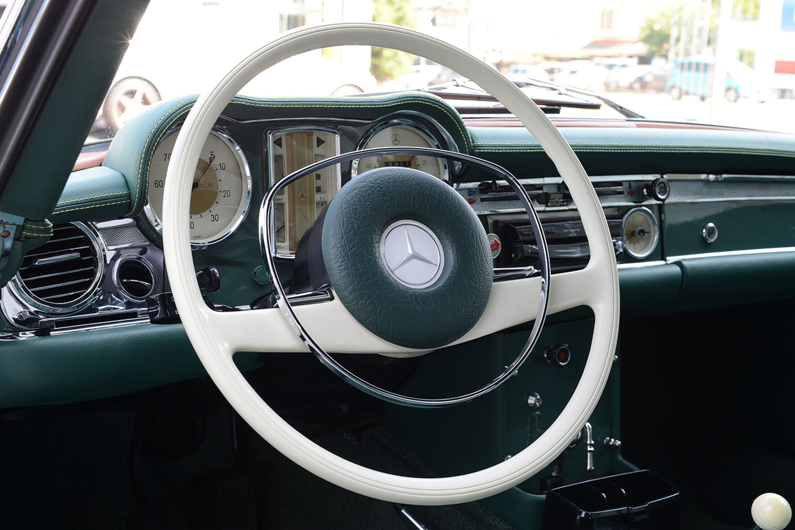 1969 Mercedes Benz 280SL — Photo 9 / 22