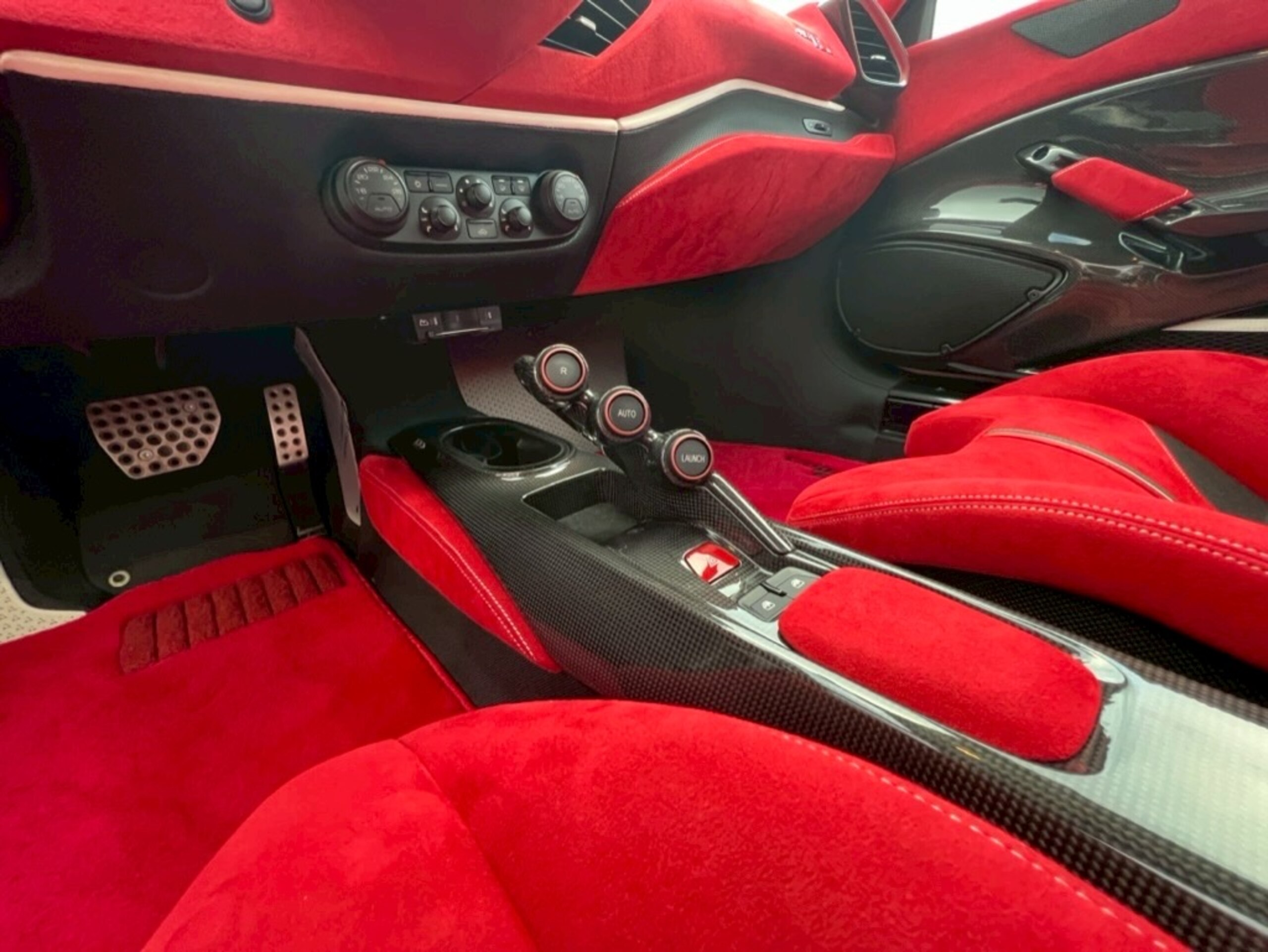2019 Ferrari 488 Pista — Photo 17 / 22