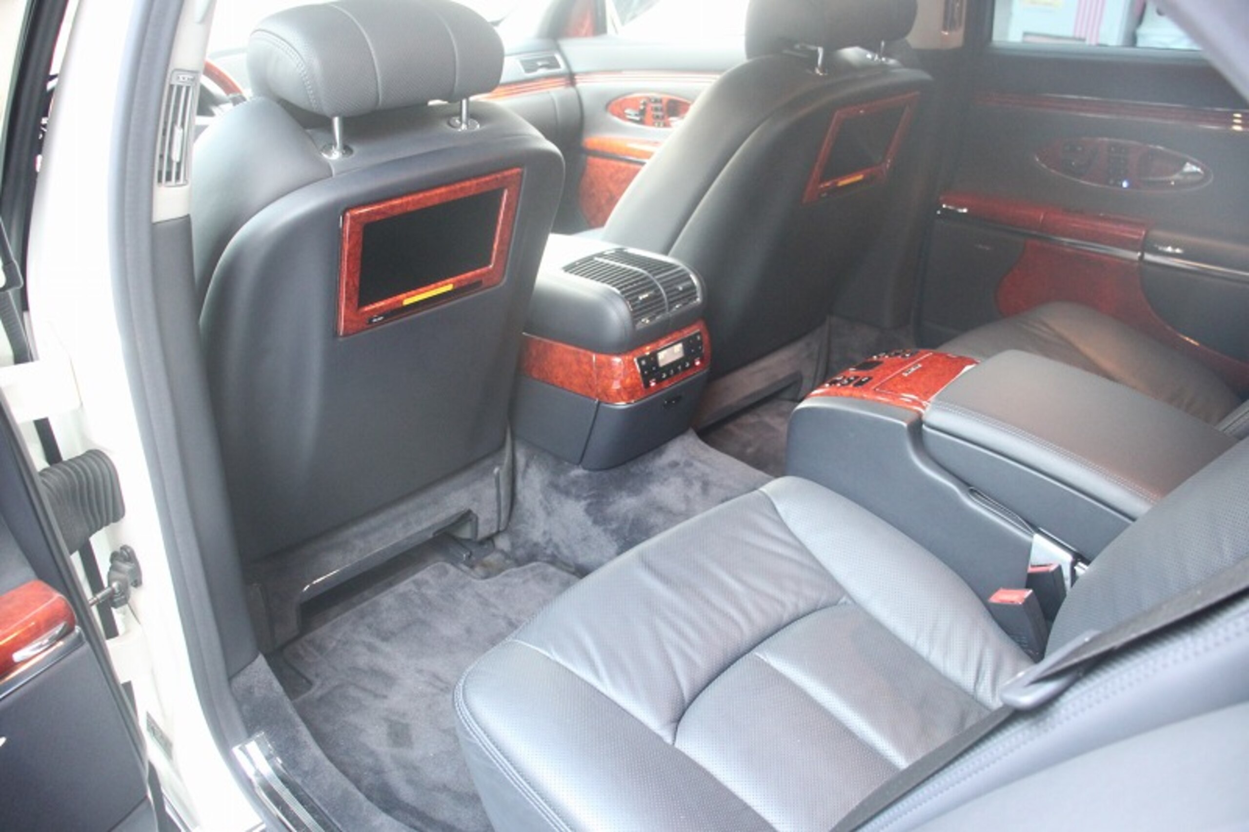 2005 Mercedes Benz Maybach 57 — Photo 21 / 33