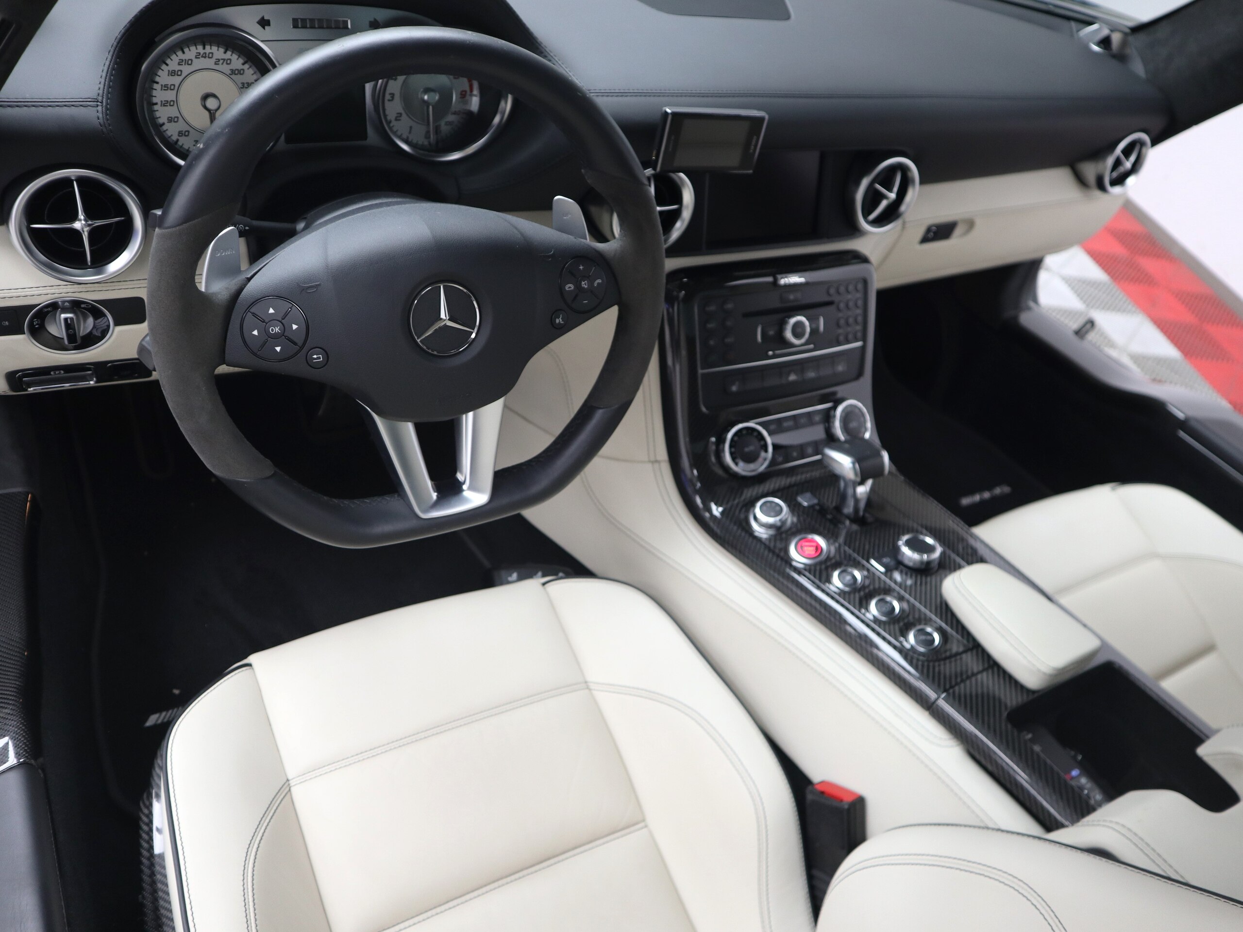 2010 Mercedes Benz SLS AMG — Photo 6 / 19