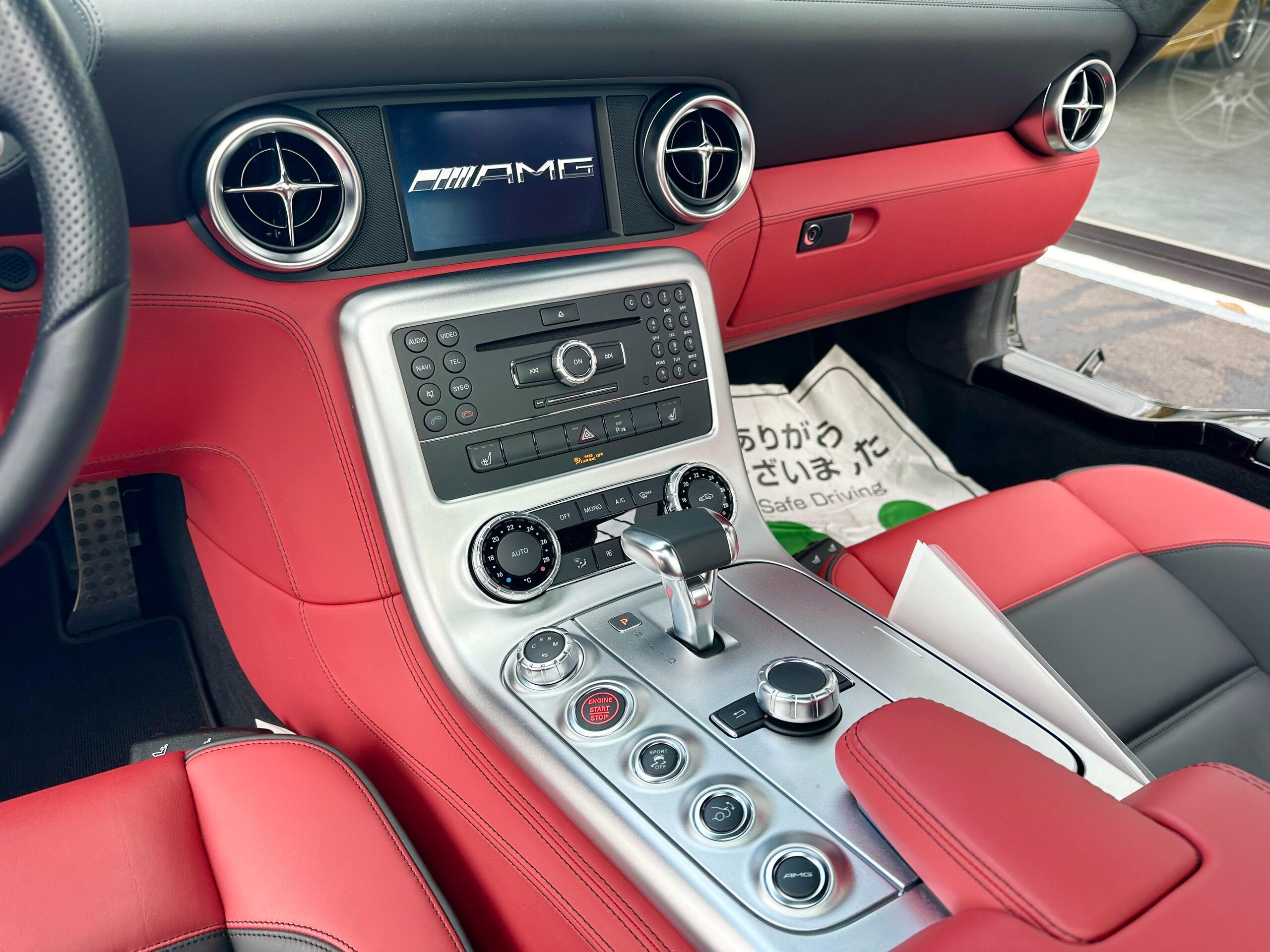 2010 Mercedes Benz SLS AMG — Photo 9 / 25