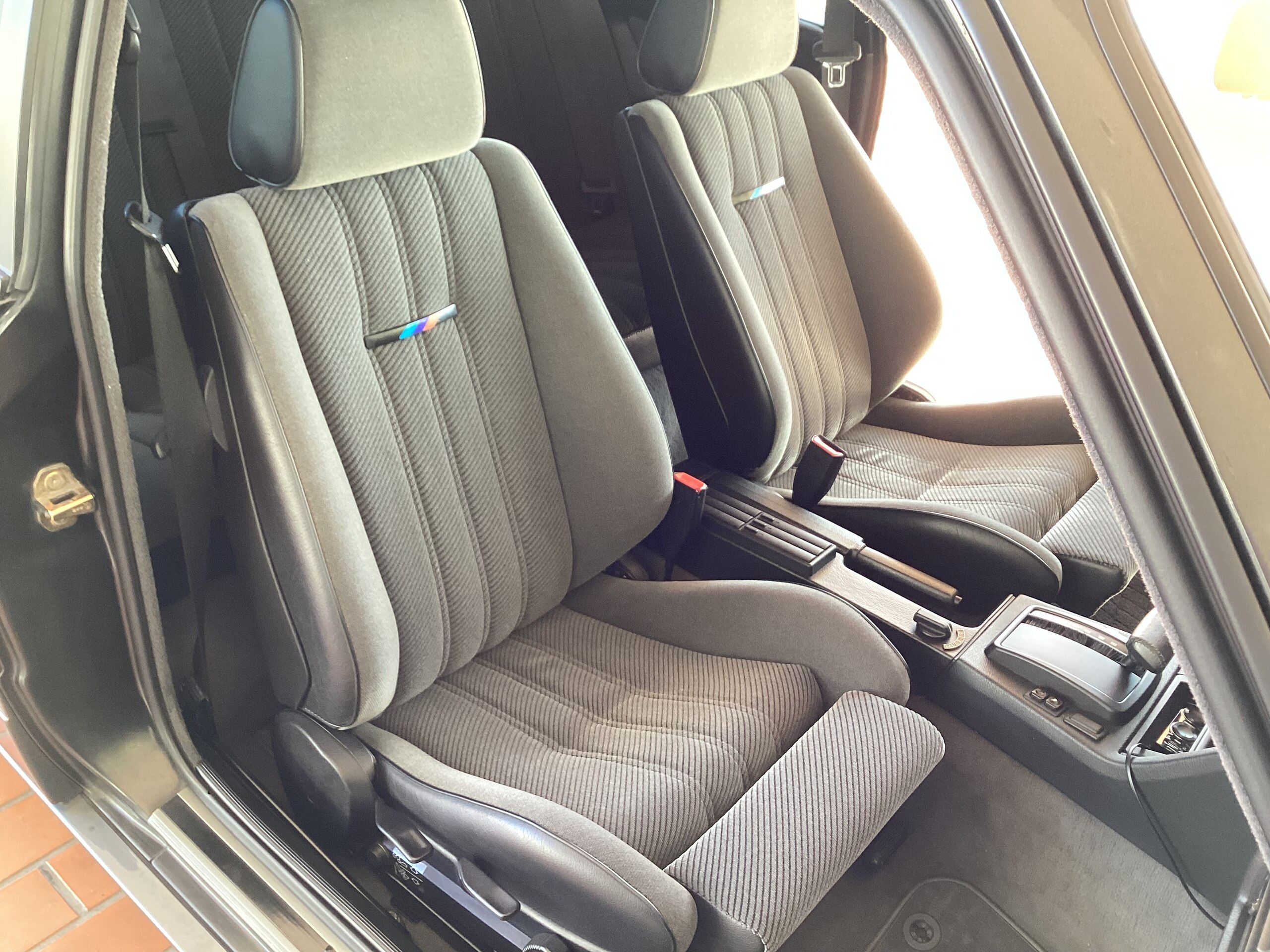 1990 BMW 325i Coupe — Photo 15 / 18