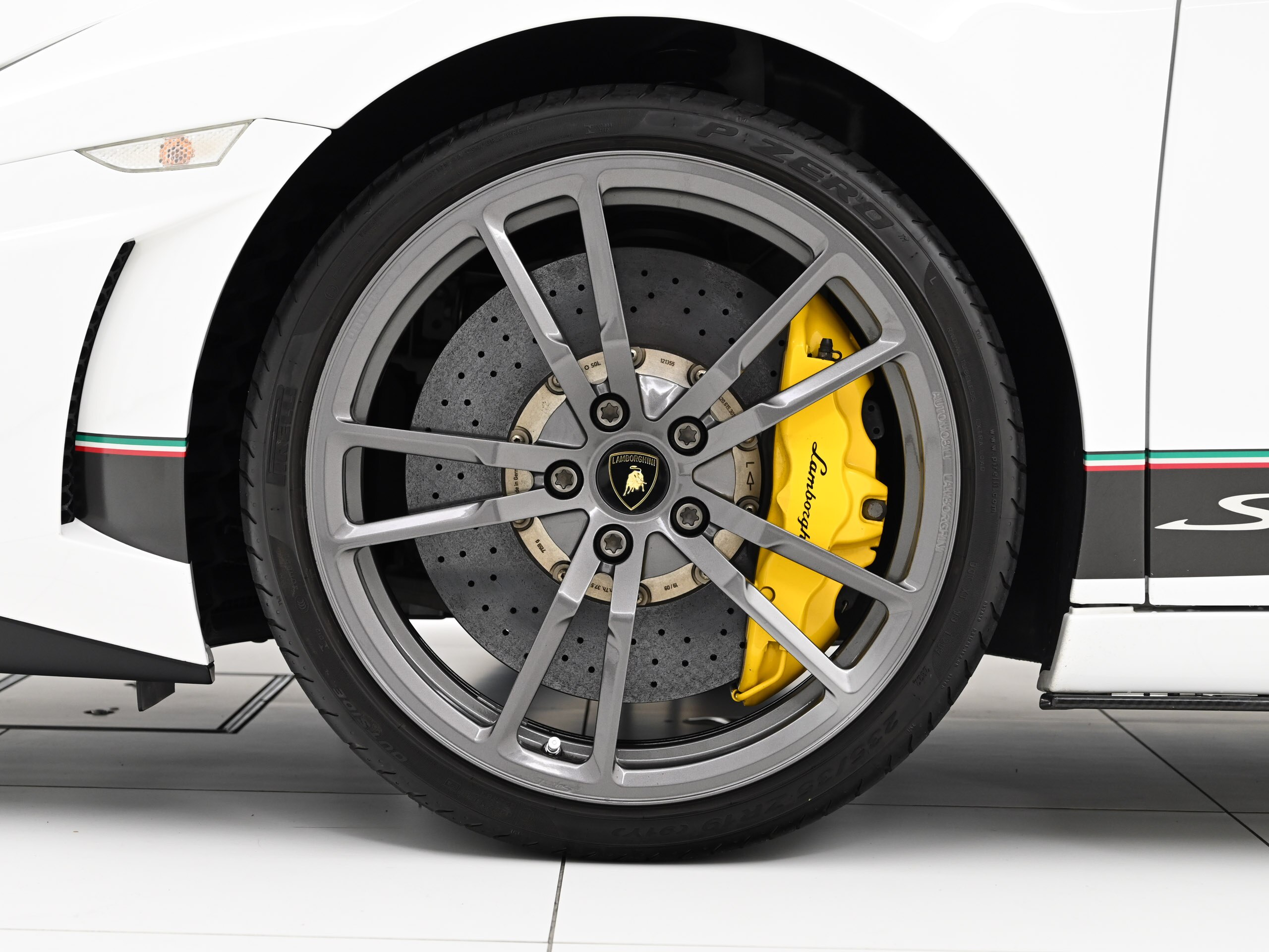 2011 Lamborghini Gallardo LP570-4 Superleggera — Photo 22 / 24