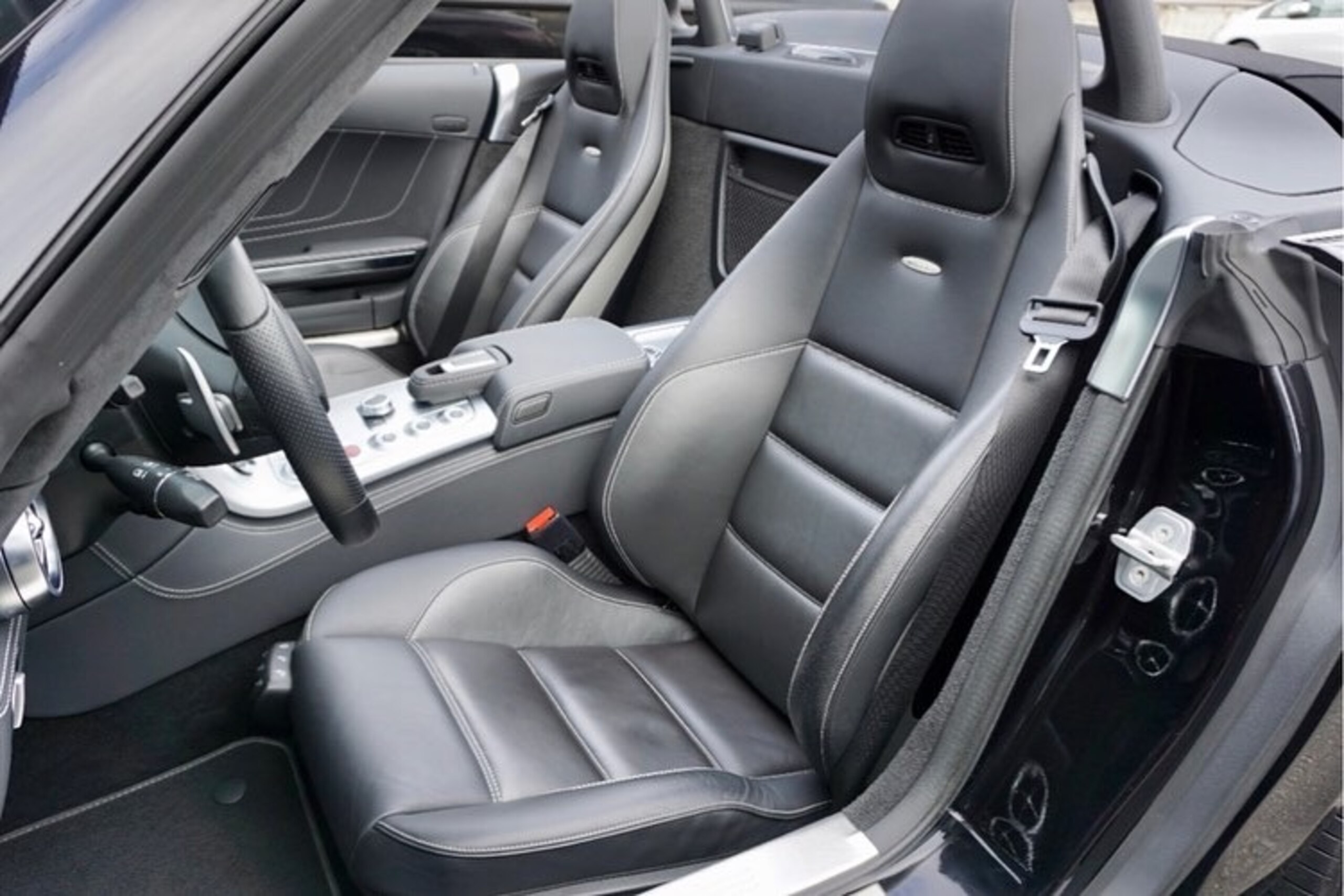 2012 Mercedes Benz SLS AMG Roadster — Photo 8 / 14