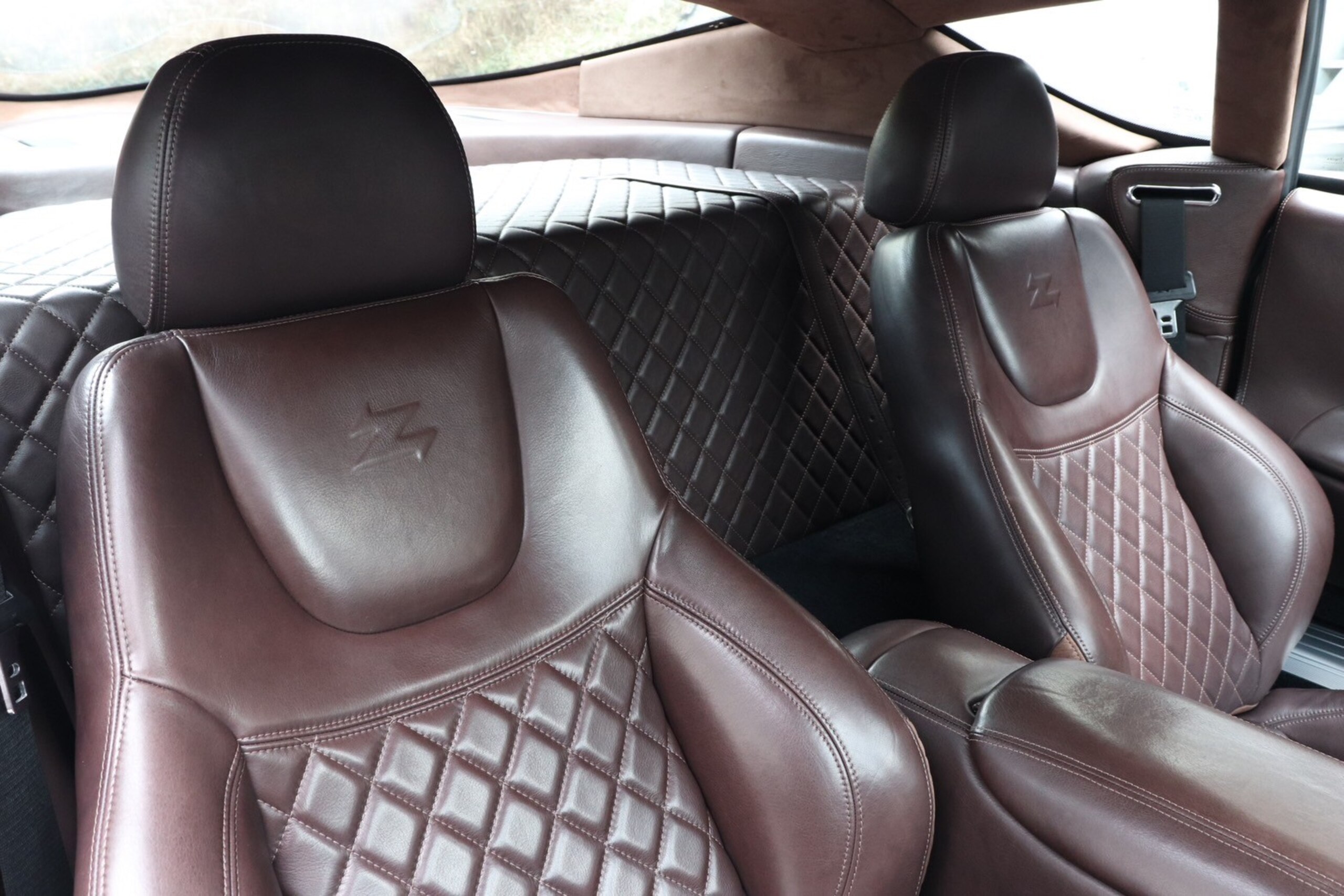 2004 Aston Martin DB7 Zagato — Photo 11 / 27
