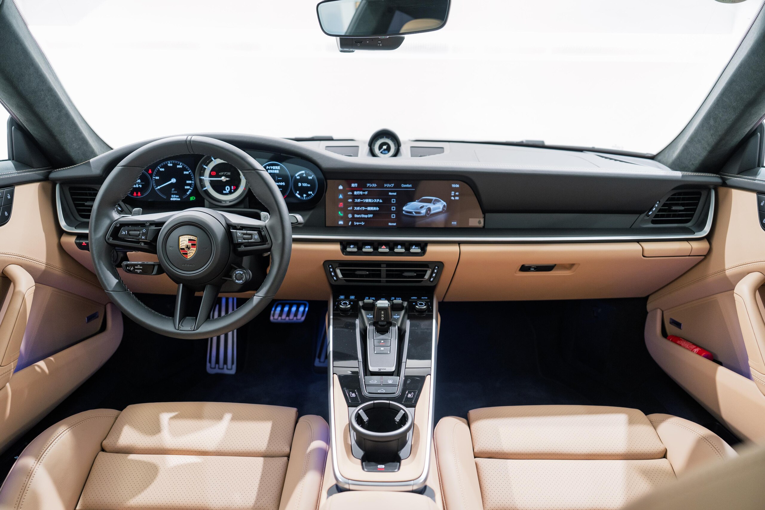 2024 Porsche 911 Carrera 4 GTS — Photo 9 / 23