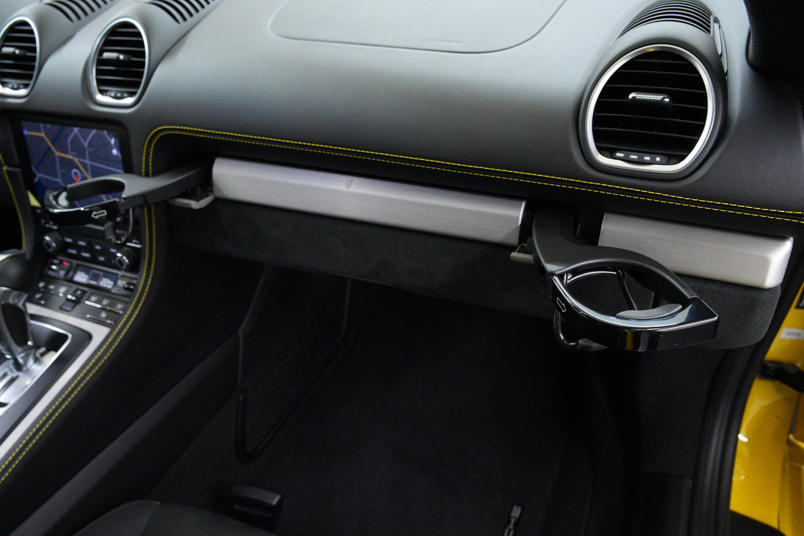 2022 Porsche 718 Cayman GT4 — Photo 18 / 35