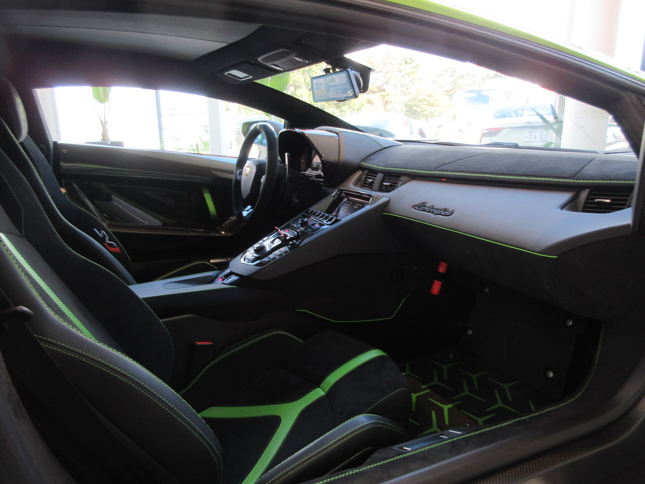 2020 Lamborghini Aventador SVJ — Photo 21 / 25