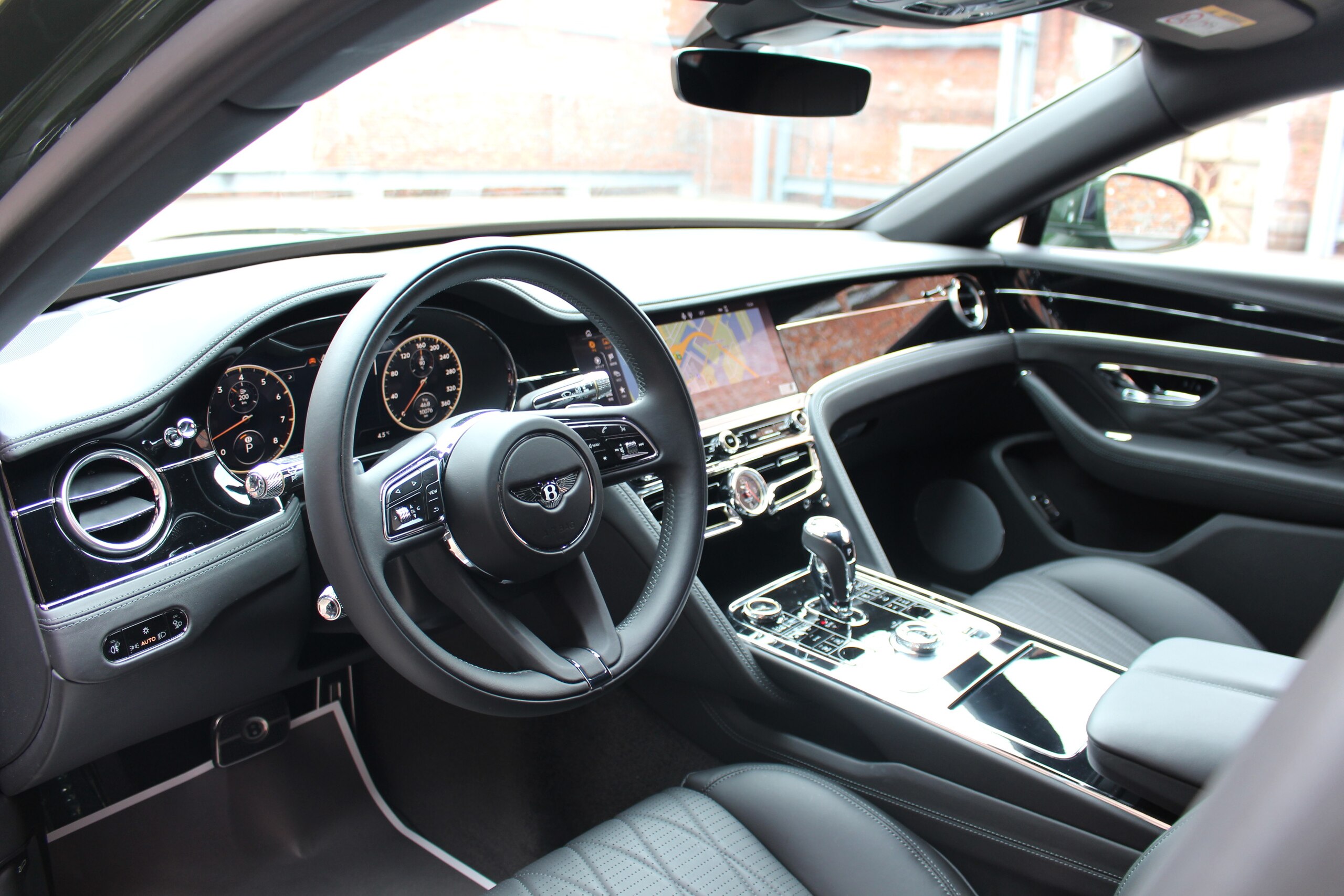 2022 Bentley Flying Spur — Photo 10 / 18