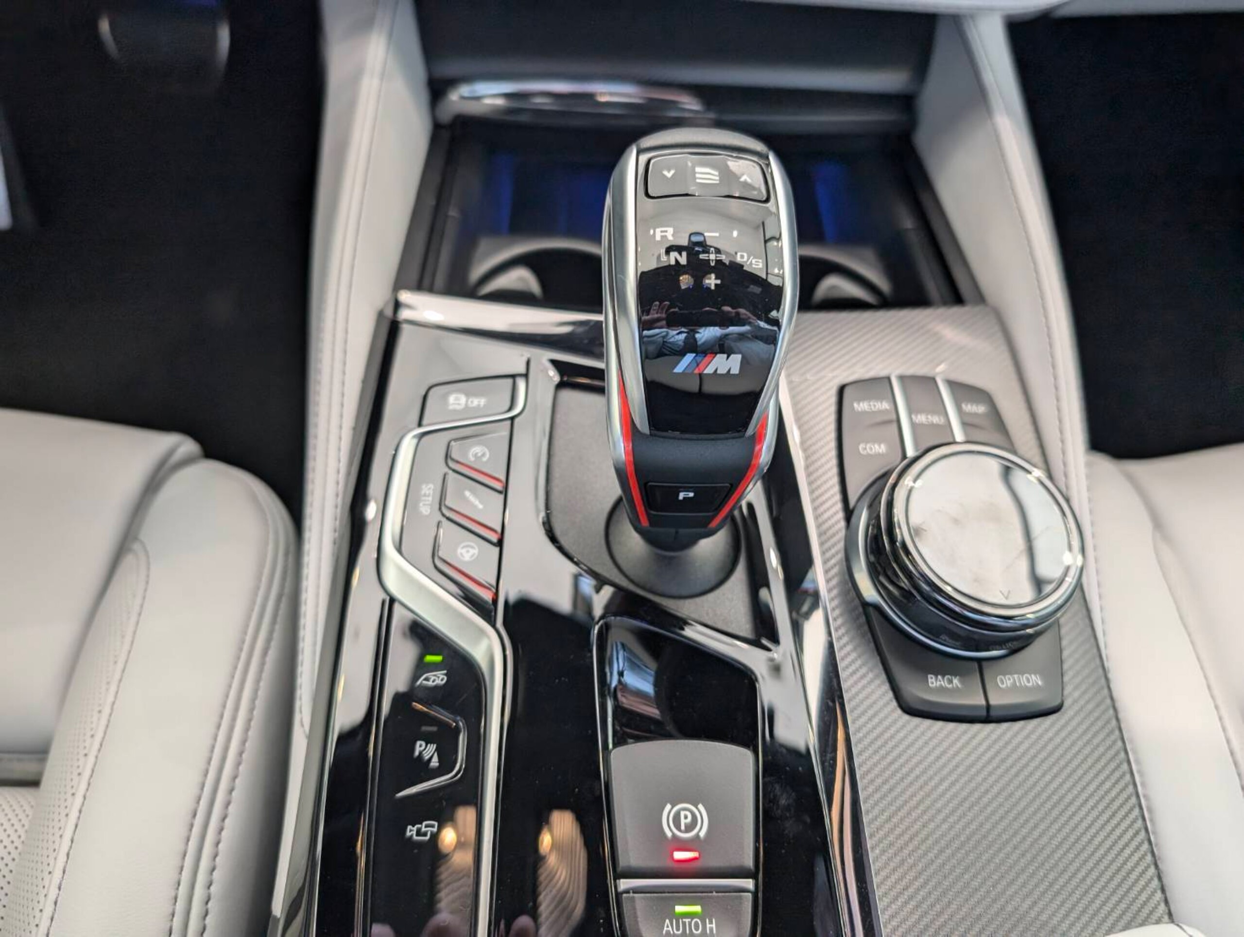 2018 BMW M5 — Photo 12 / 16
