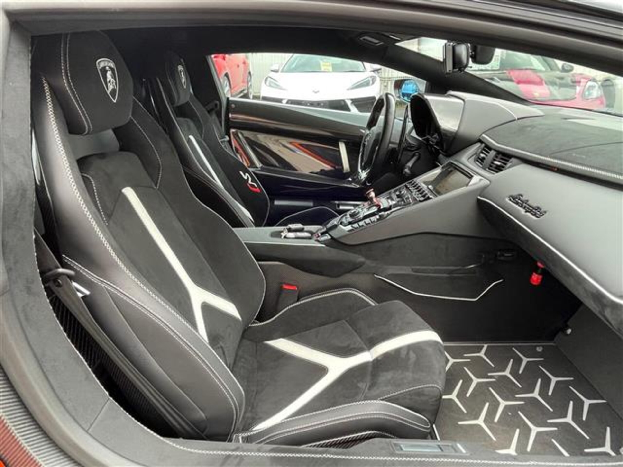 2019 Lamborghini Aventador SVJ — Photo 16 / 20
