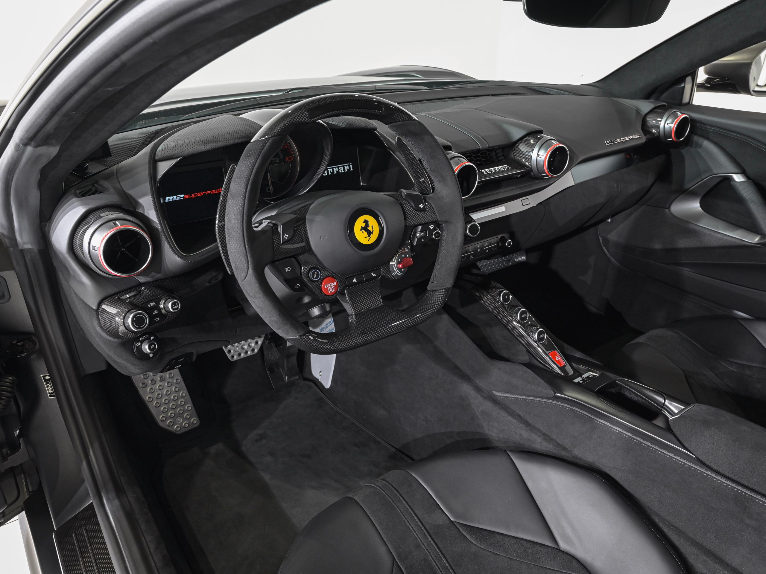 2020 Ferrari 812 Superfast — Photo 9 / 38