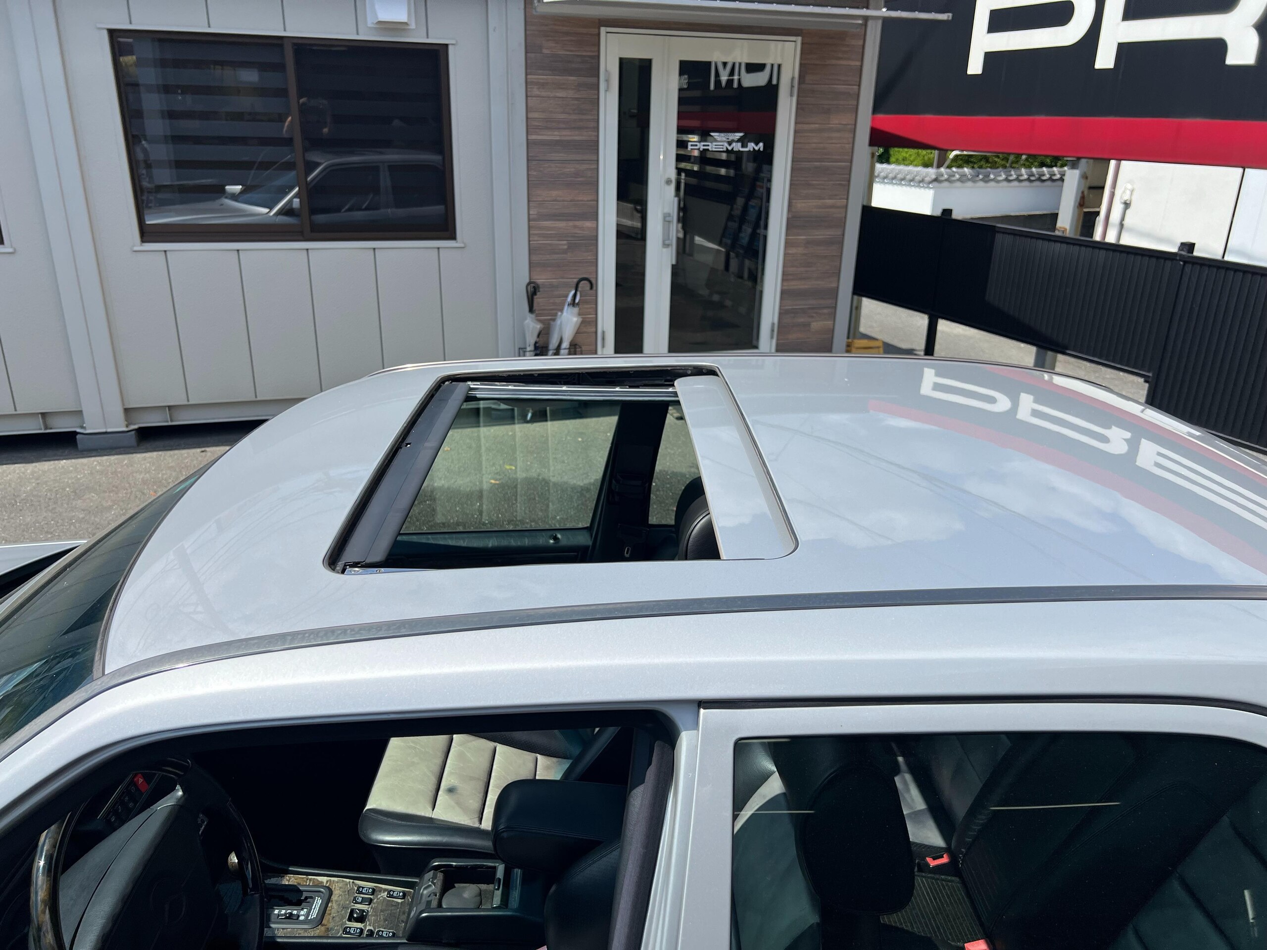 1995 Mercedes Benz E500 Limited — Photo 7 / 18